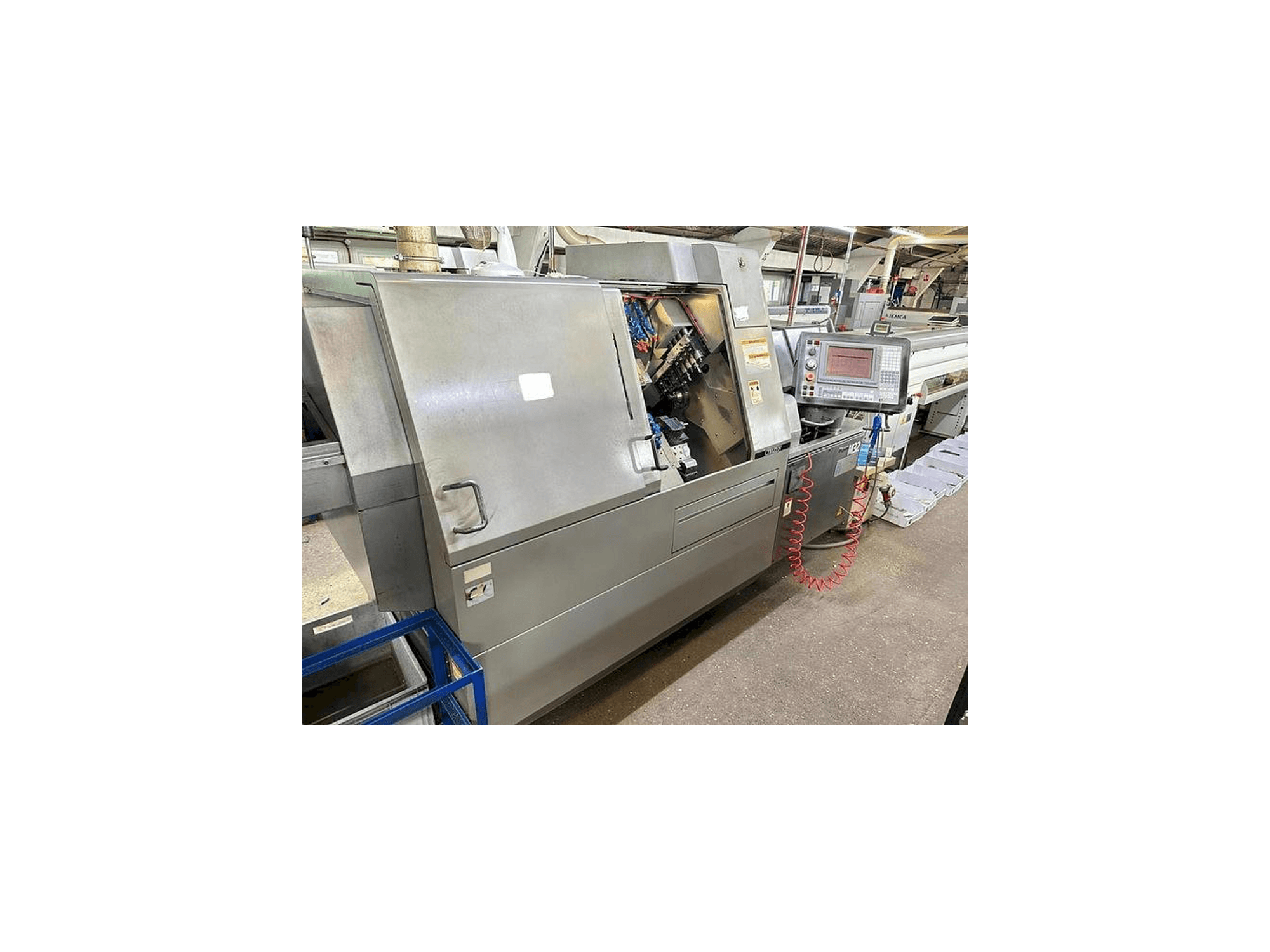 Čelní pohled na Citizen M32 III stroj