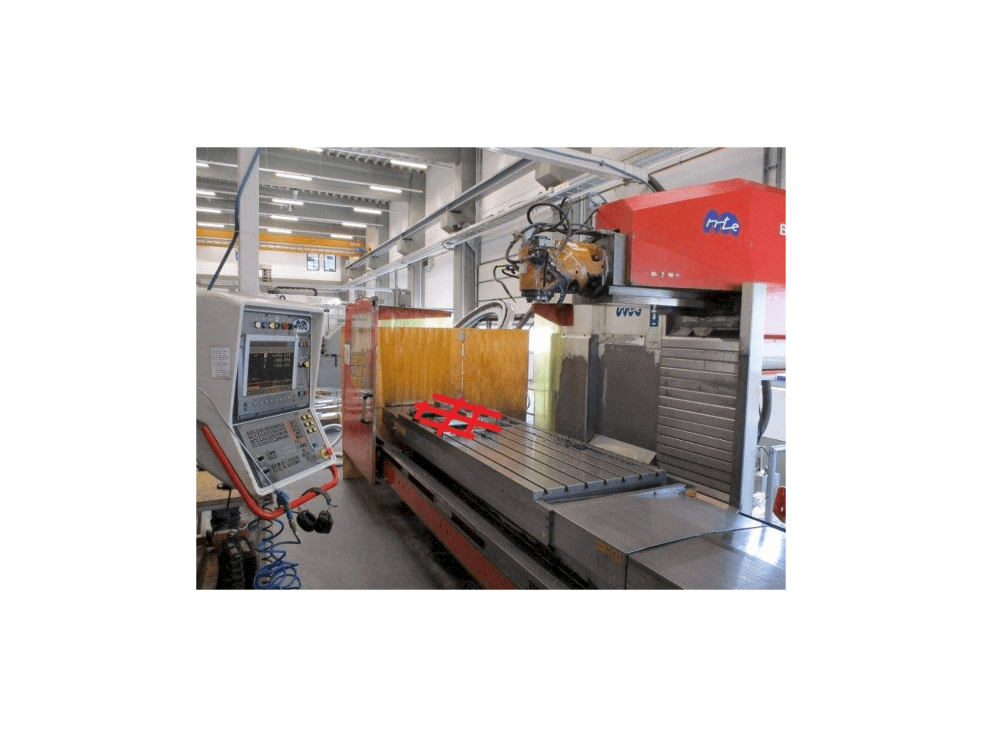 Čelní pohled na MTE BF-2700 stroj