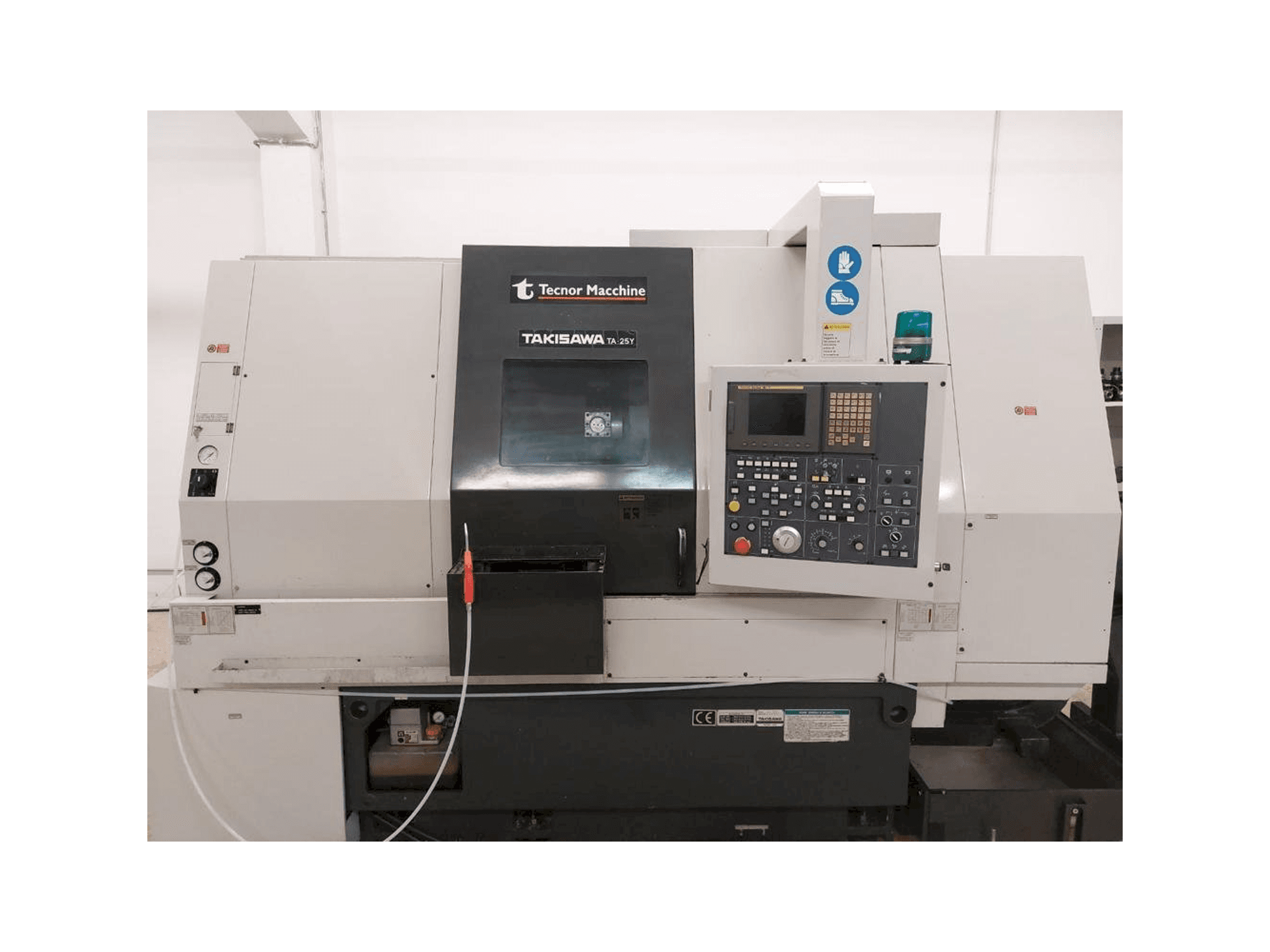 Čelní pohled na Takisawa TA 25Y stroj