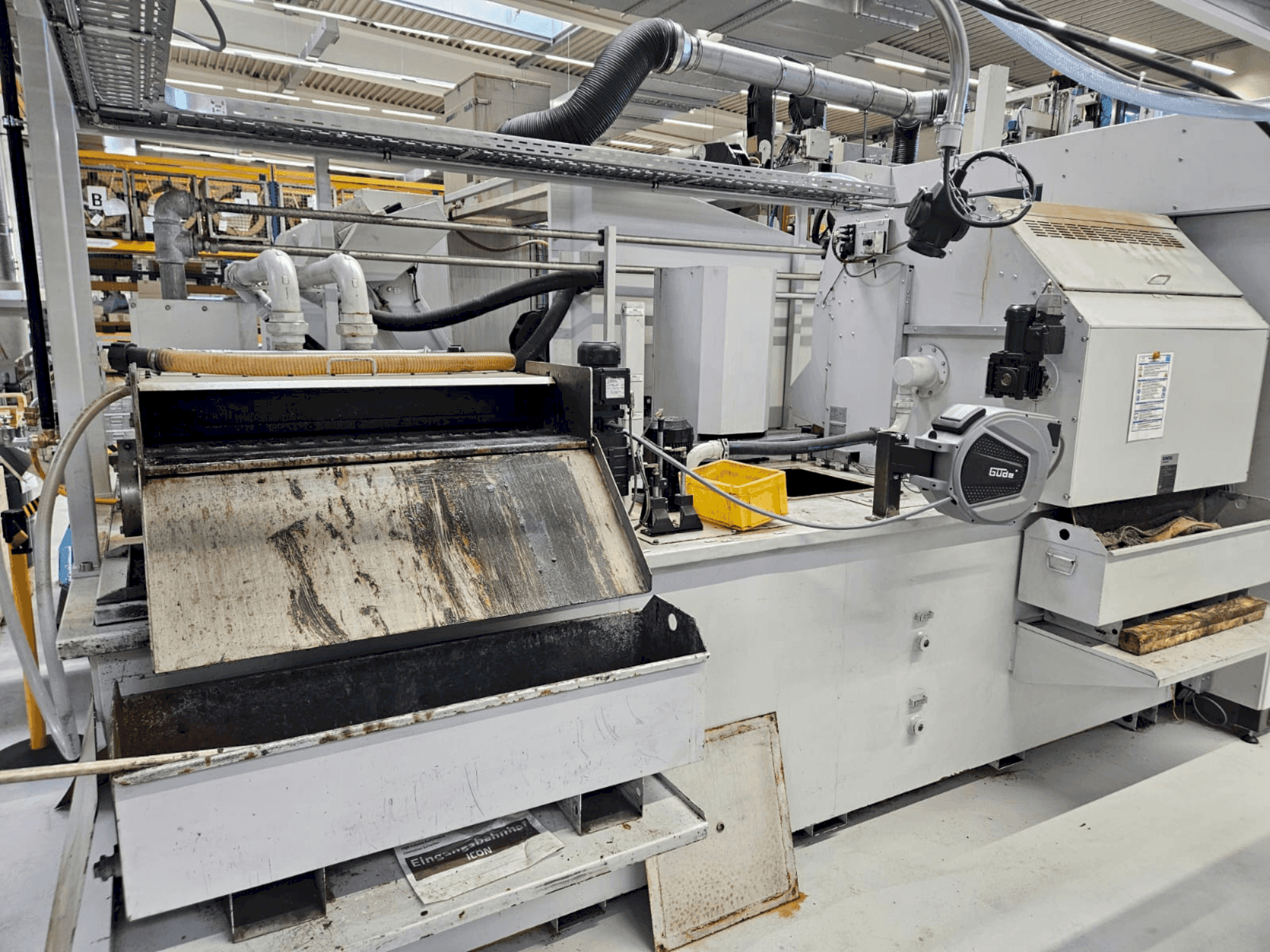 Čelní pohled na ICON 6-250 stroj