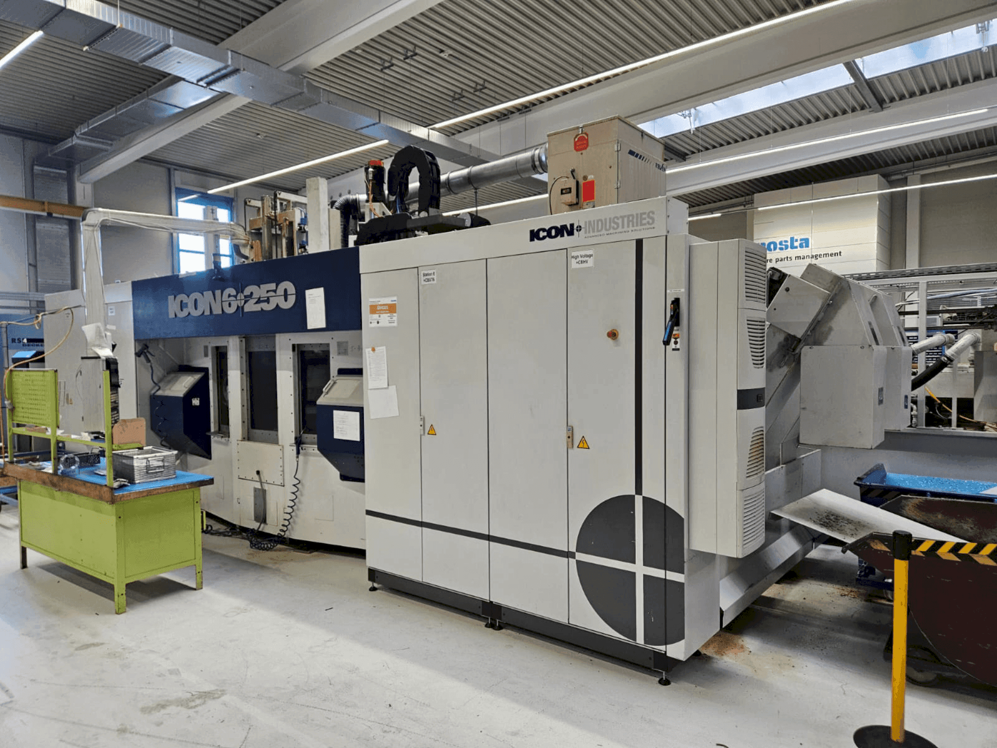 Boční pohled na ICON 6-250 stroj