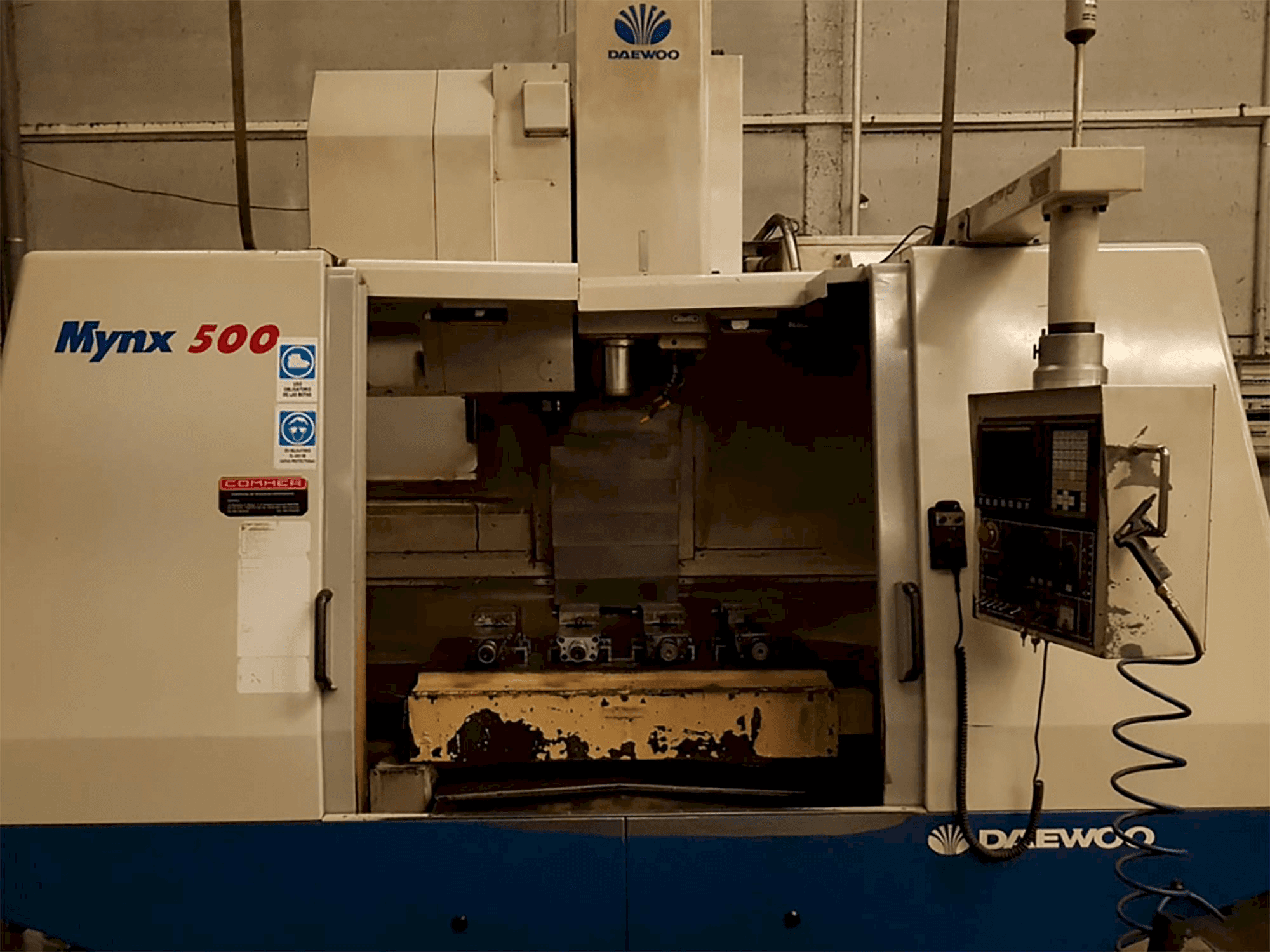 Čelní pohled na DAEWOO MYNX 500 stroj