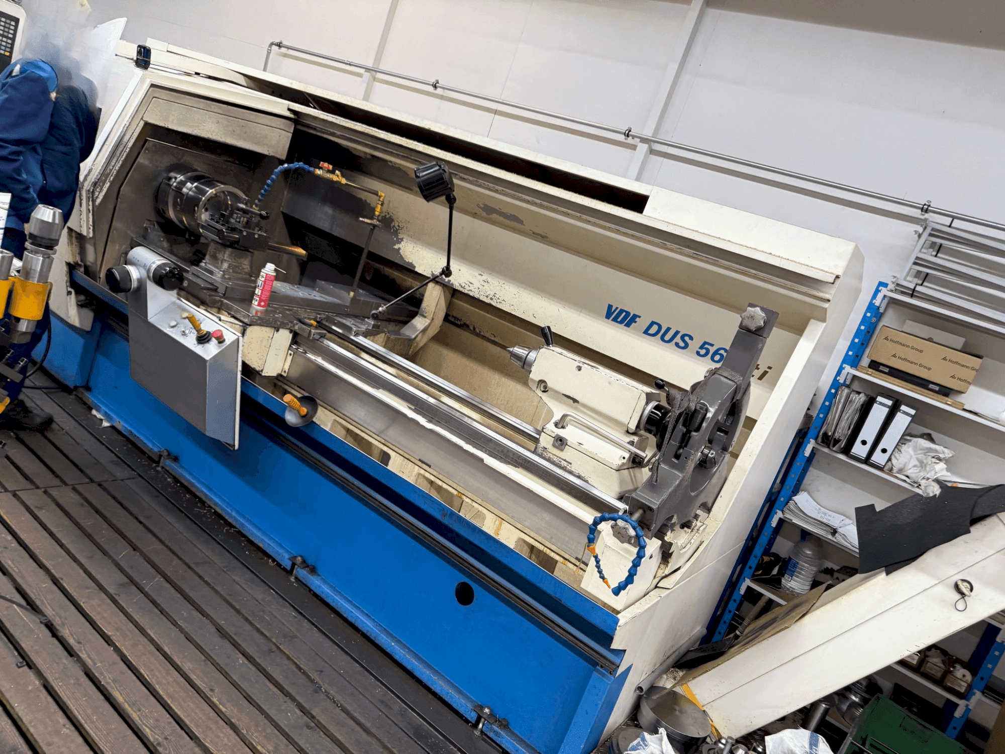 Čelní pohled na BOEHRINGER VDF DUS 560 ti stroj