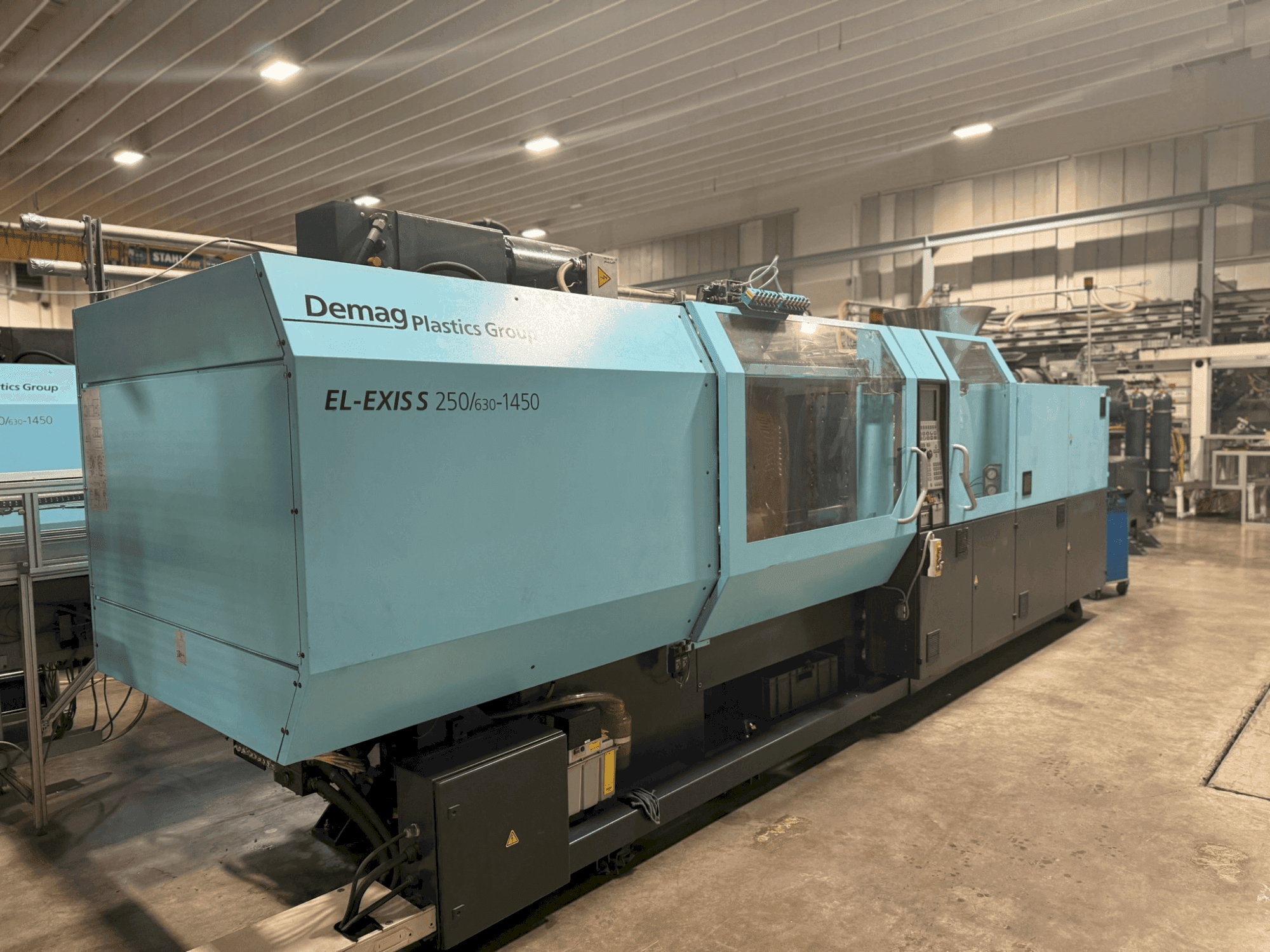Čelní pohled na SUMITOMO SHI DEMAG El-Exis S 250/630-1450 stroj