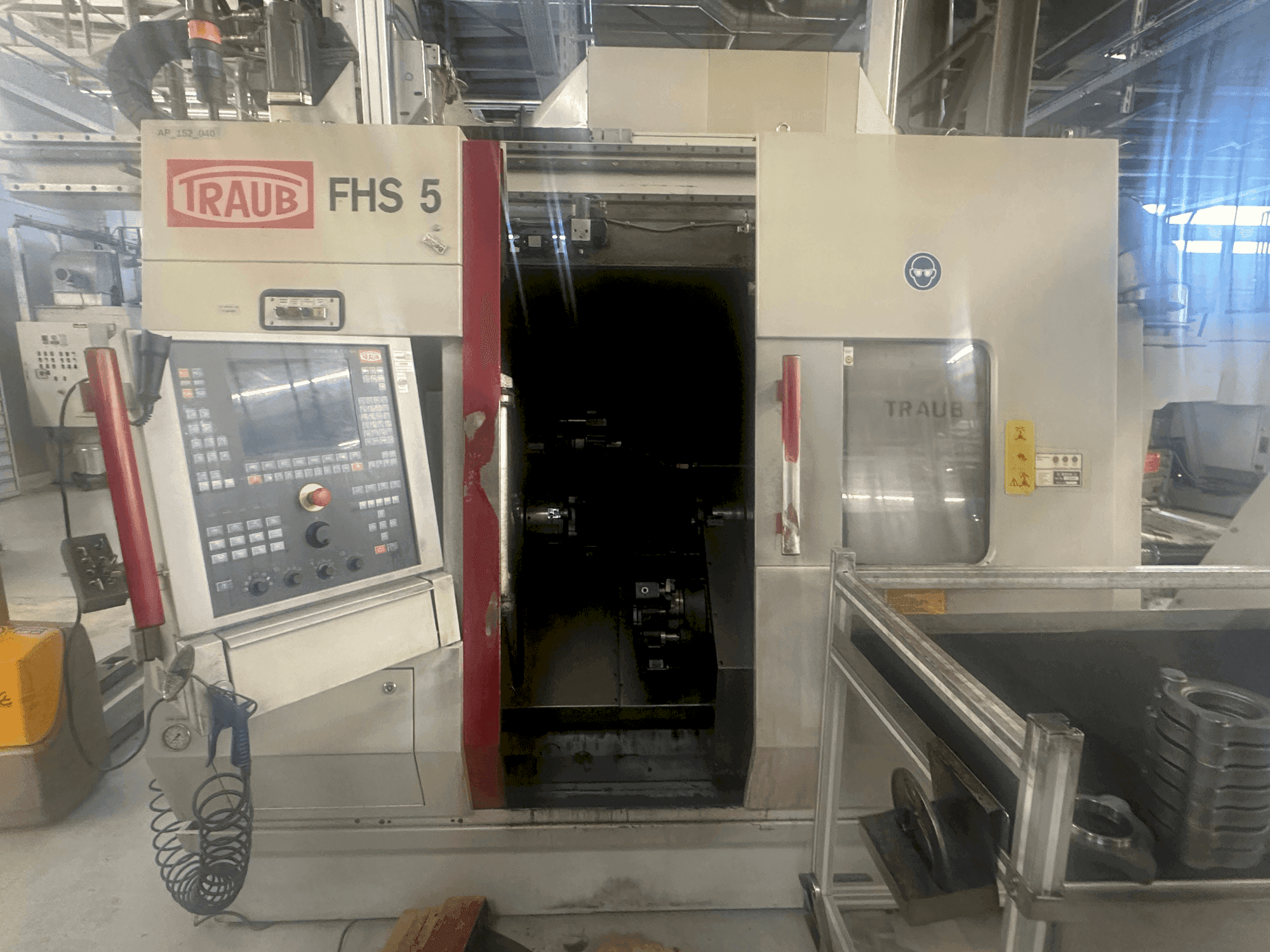 Čelní pohled na TRAUB TNC 42/65 stroj