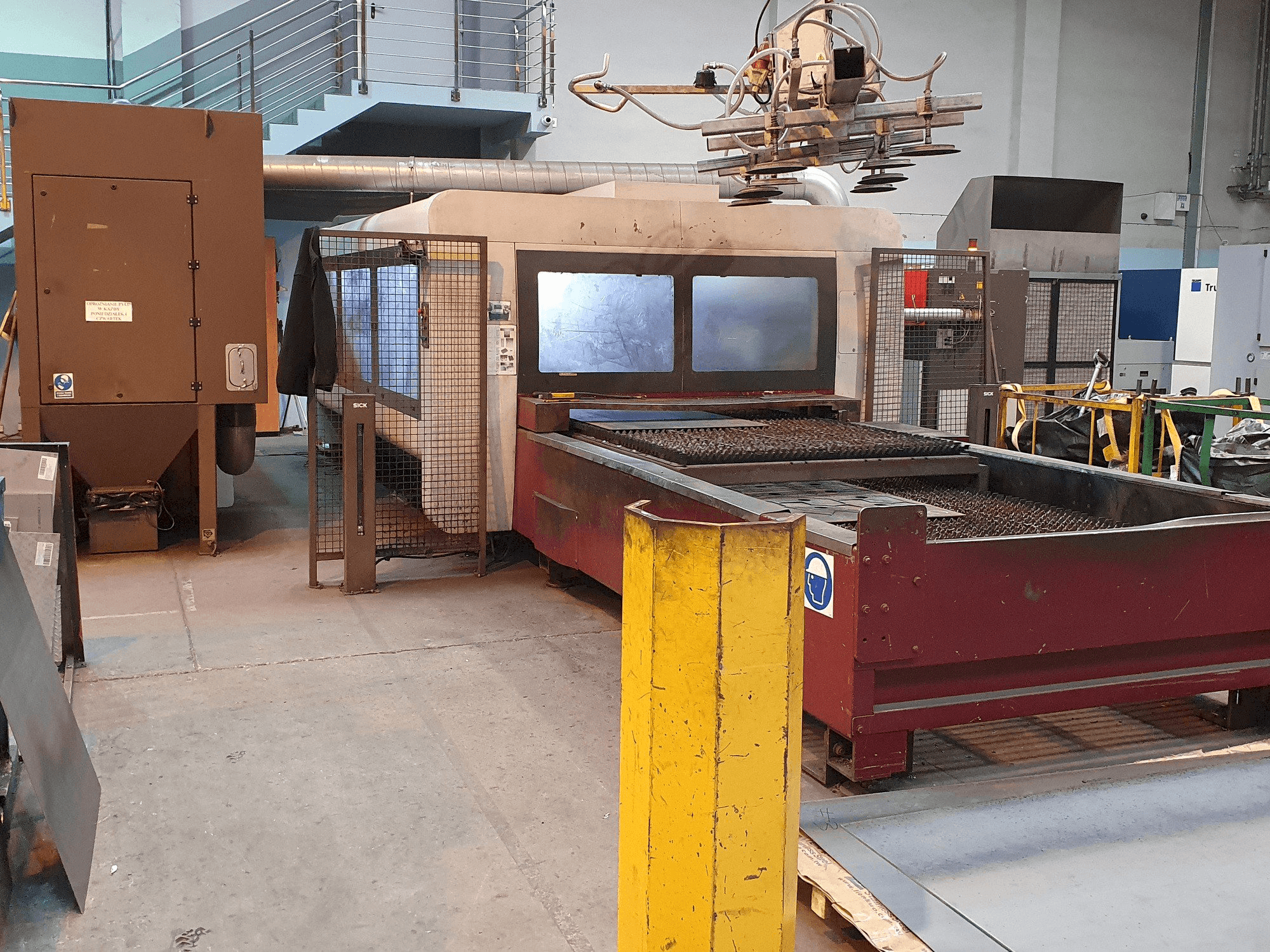 Levý boční pohled na Bystronic BySprint Pro 3015 stroj