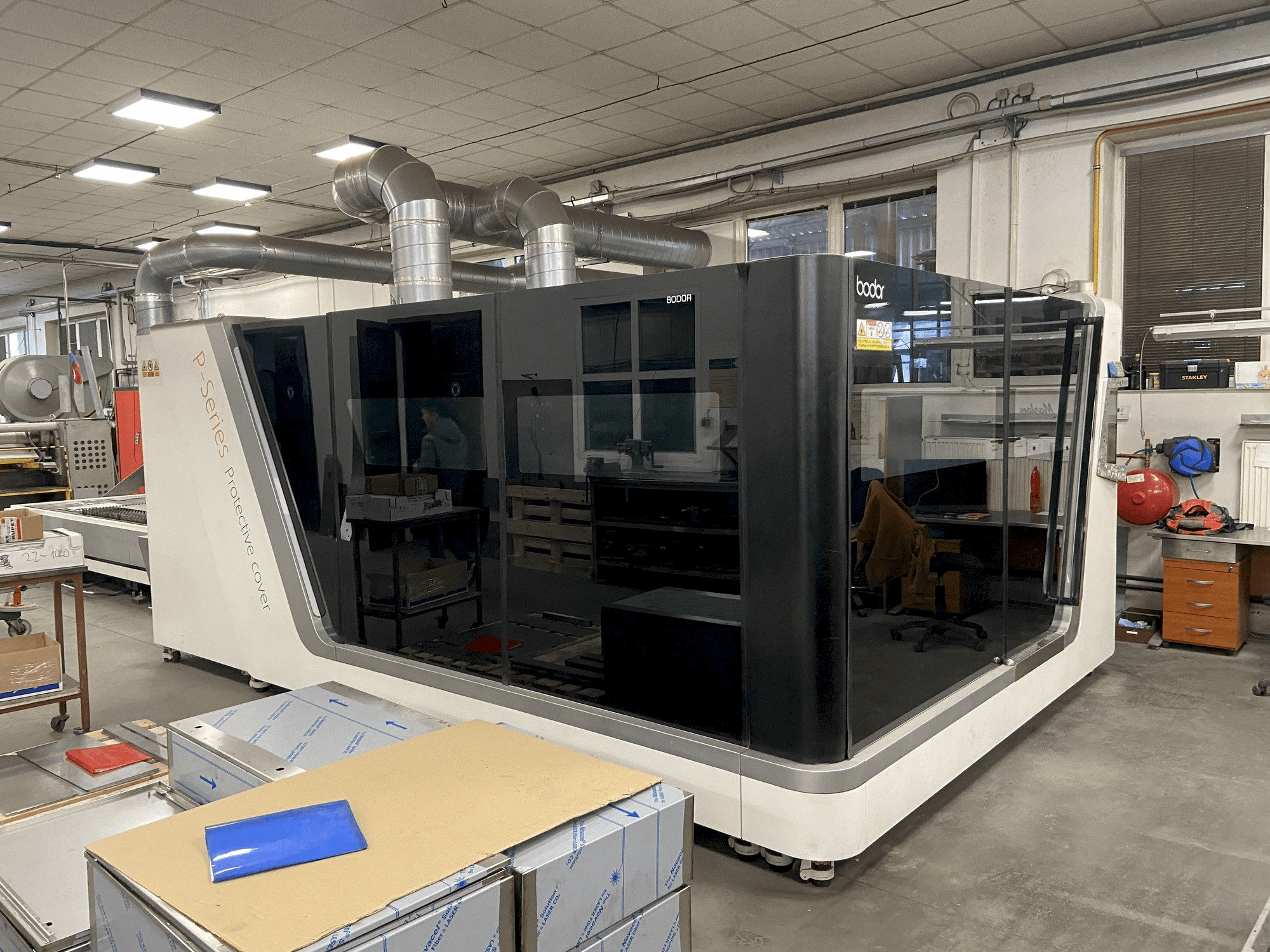 Čelní pohled na Bodor P3 stroj