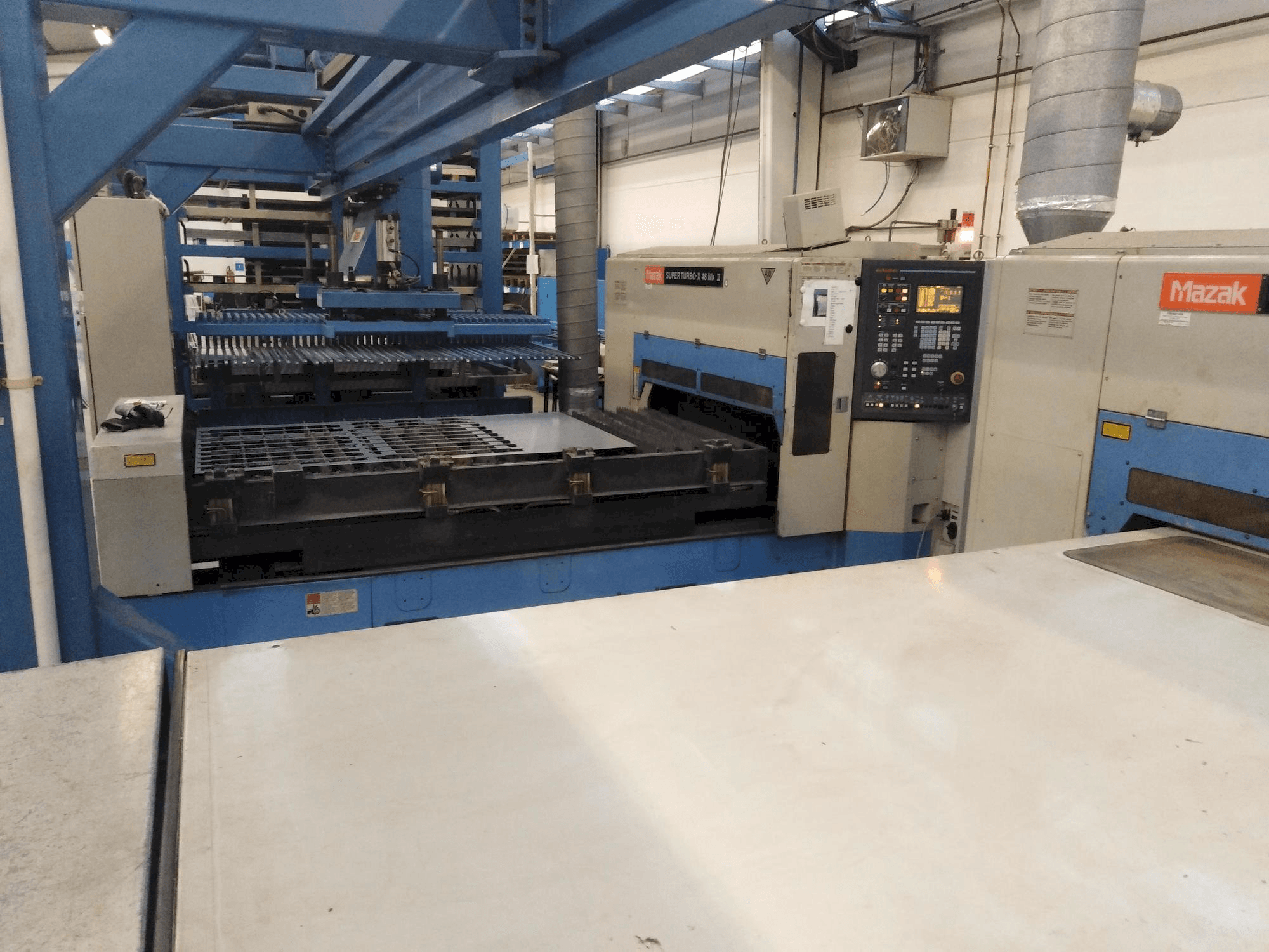 Čelní pohled na Mazak stx-48 Mark II stroj