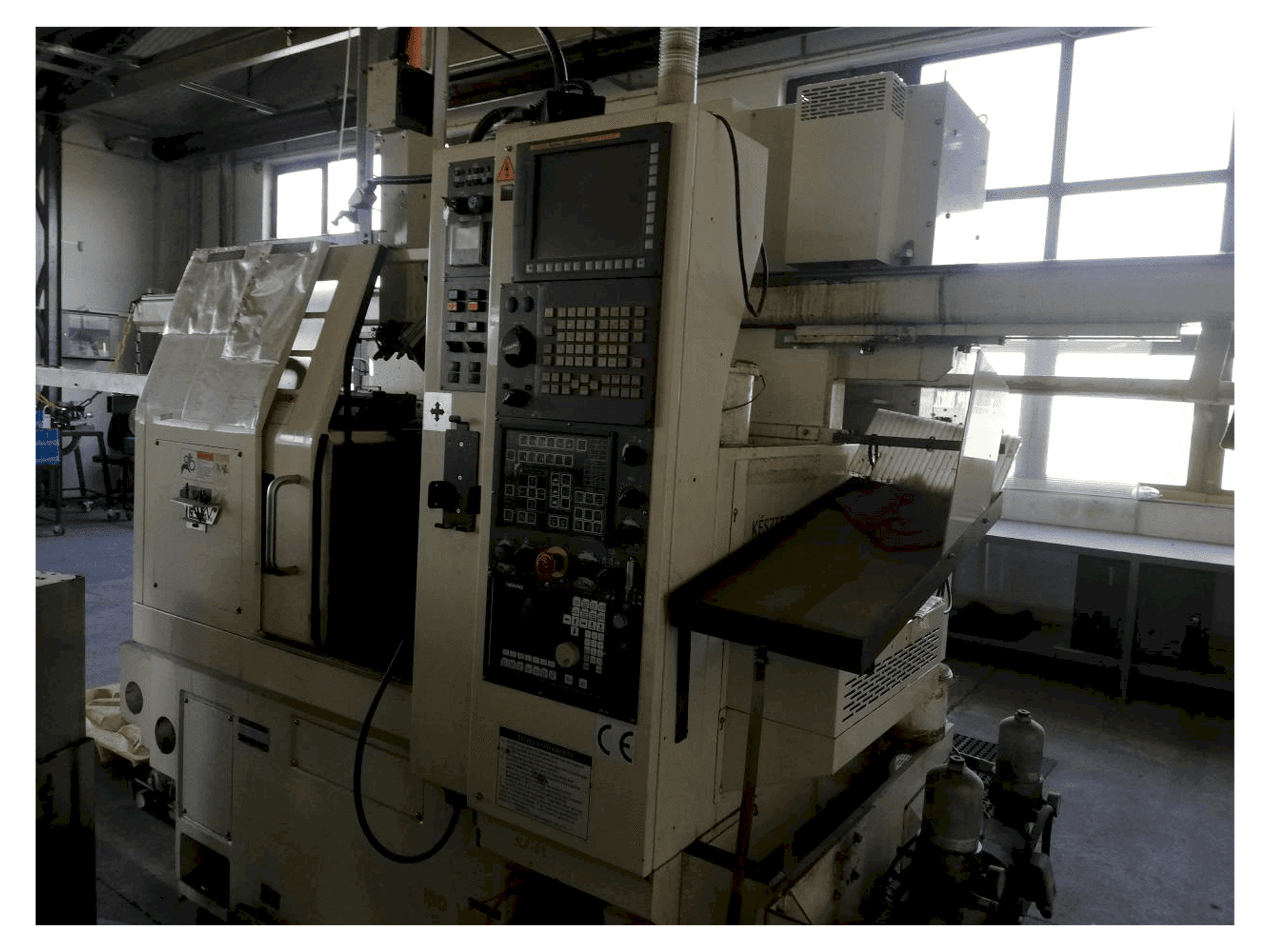Čelní pohled na Takamatsu XW-50 stroj