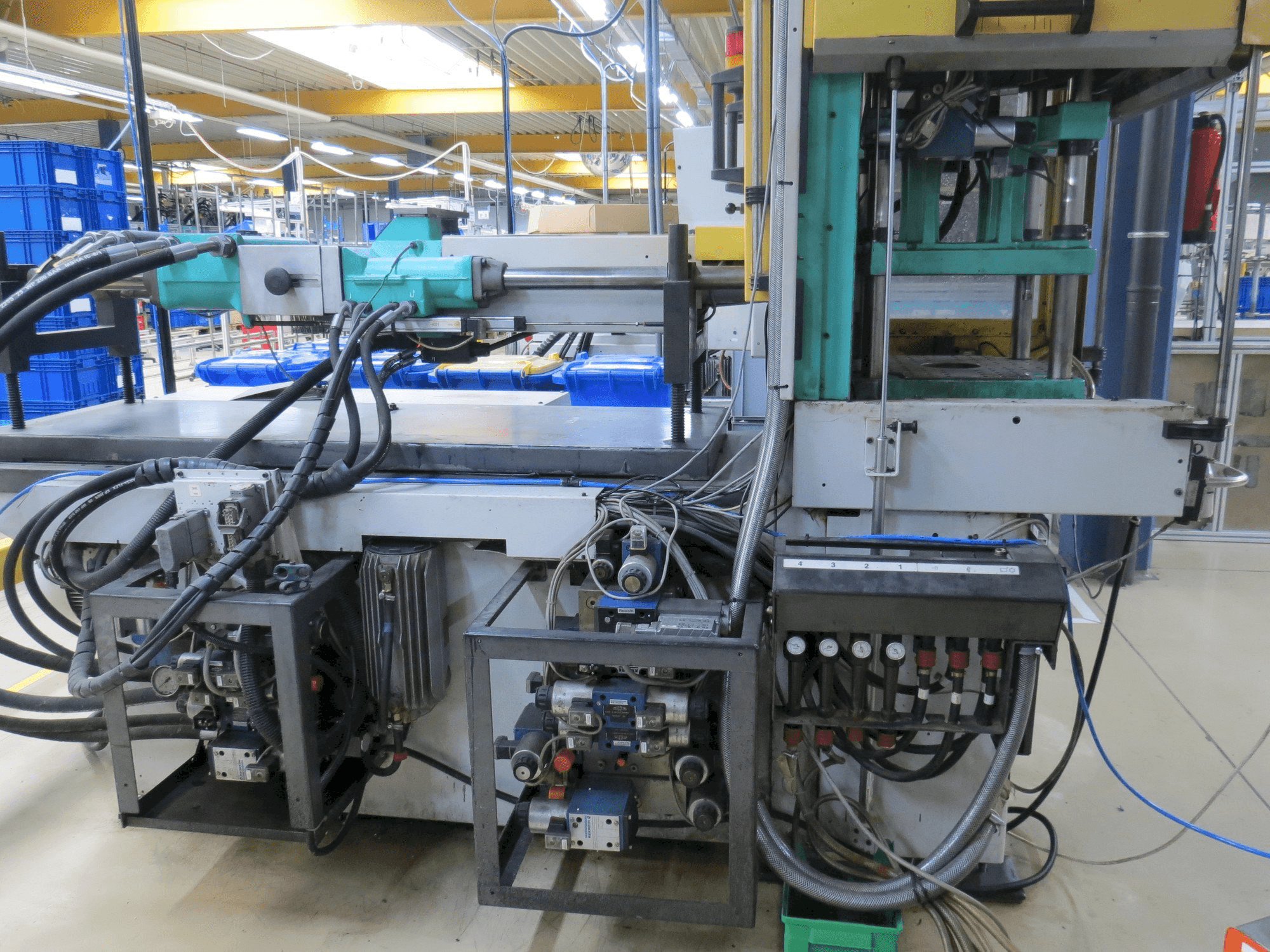 Čelní pohled na Arburg Allrounder 320 C / S 500-250 Vo stroj