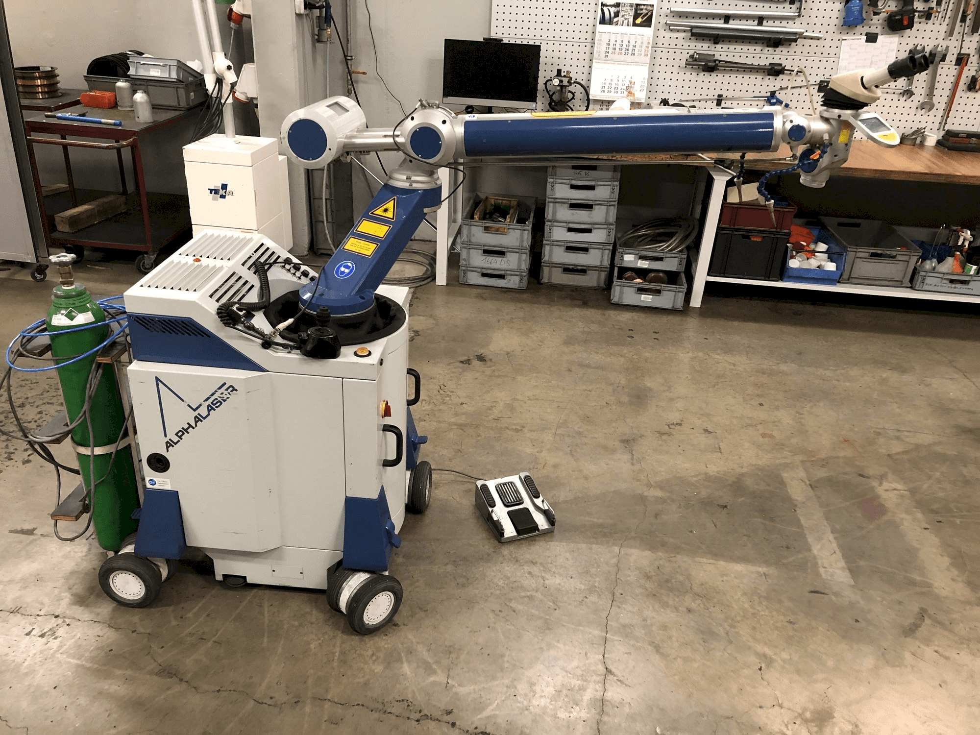 Levý pohled na ALPHA LASER ALM 200 stroj