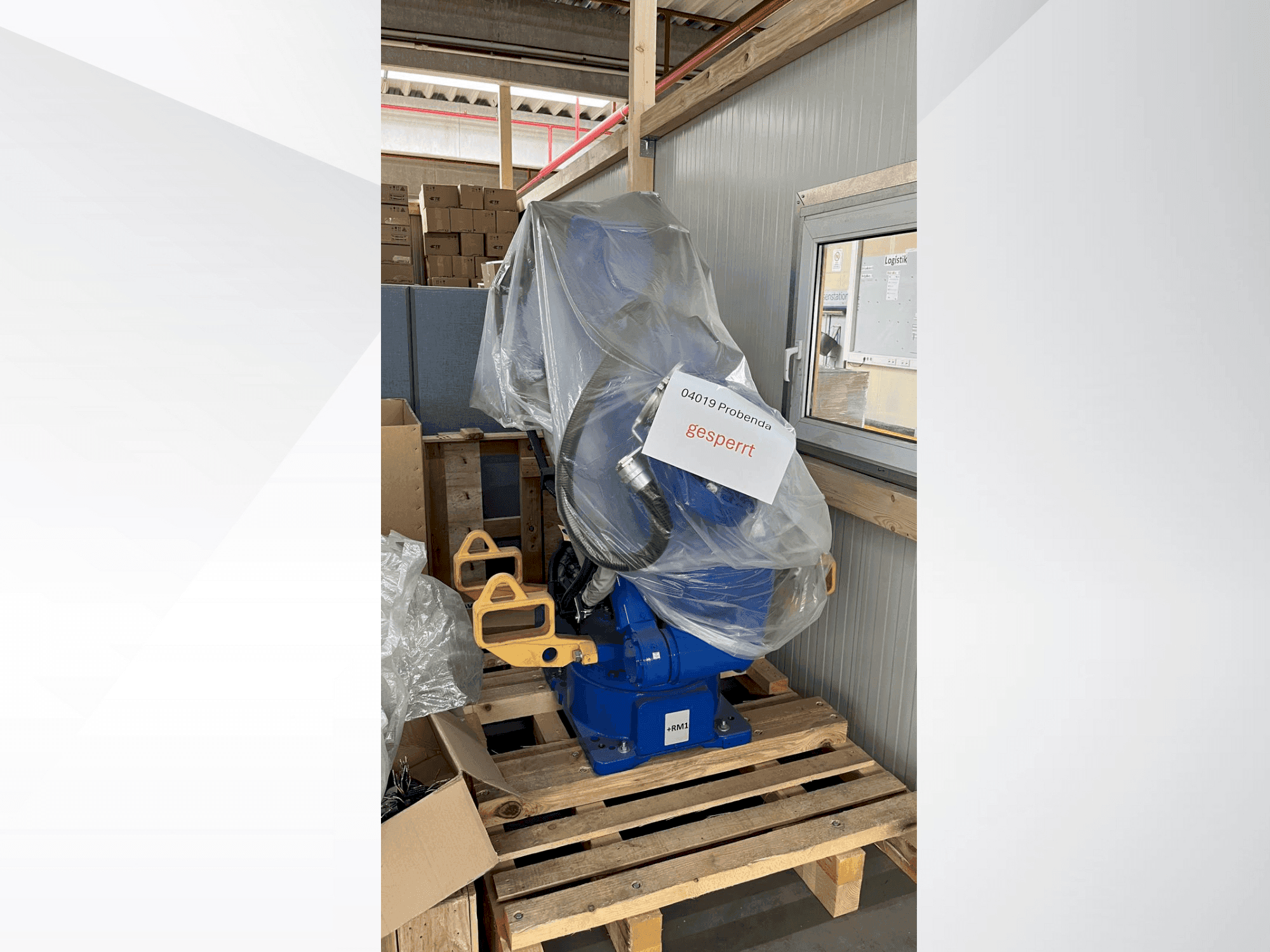 Čelní pohled na Yaskawa GP180 stroj