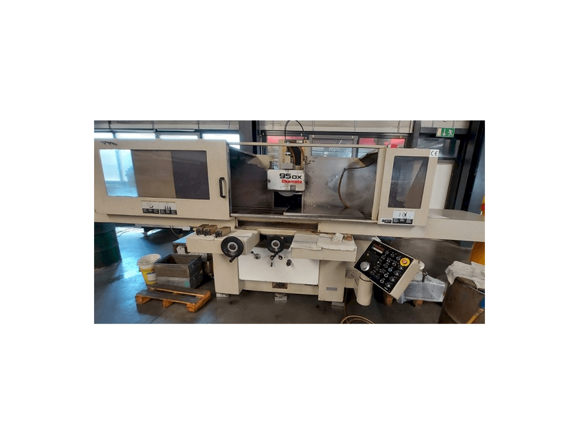 Čelní pohled na OKAMOTO 95DX stroj