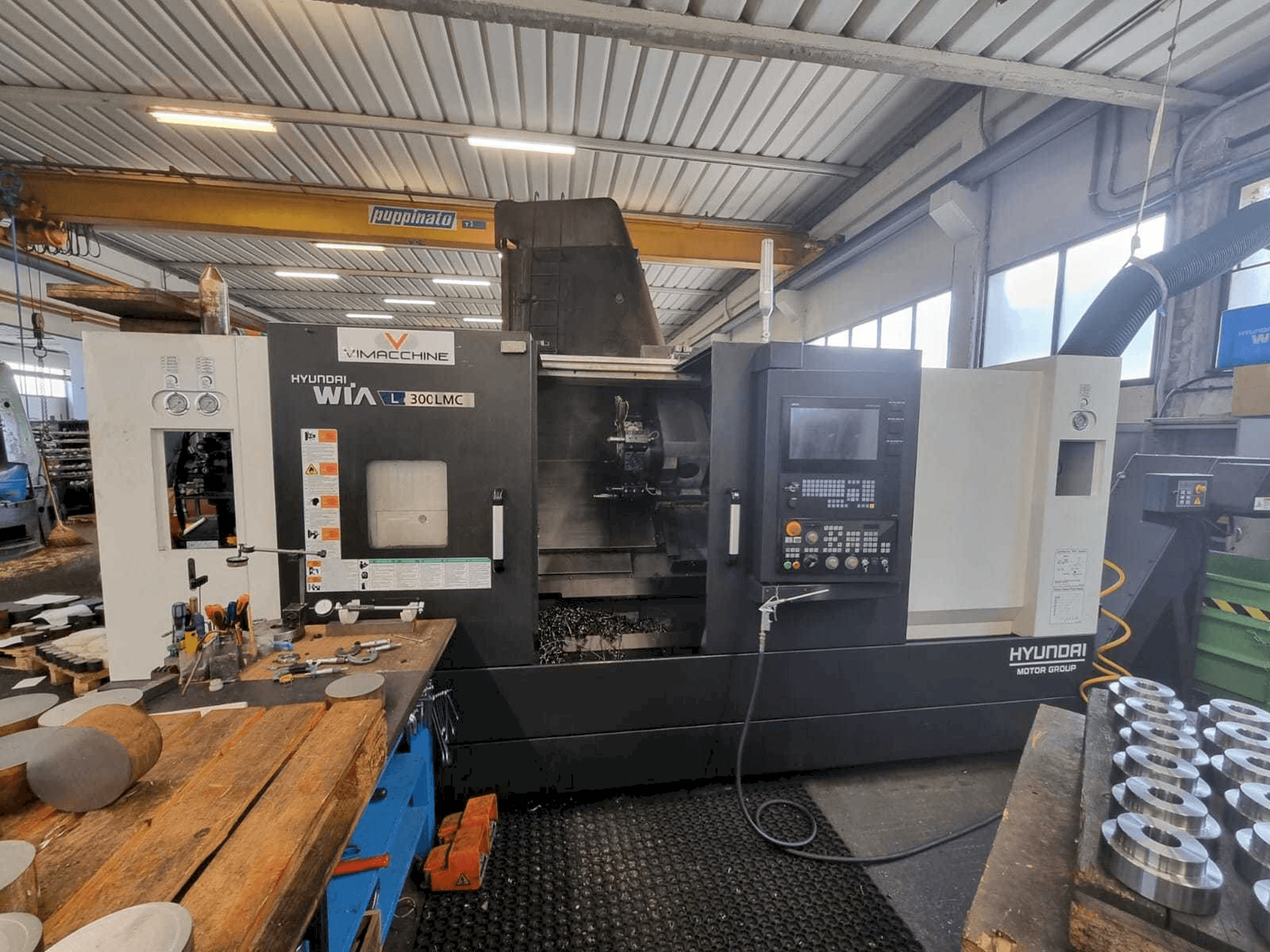 Čelní pohled na Hyundai Wia L300 LMC stroj