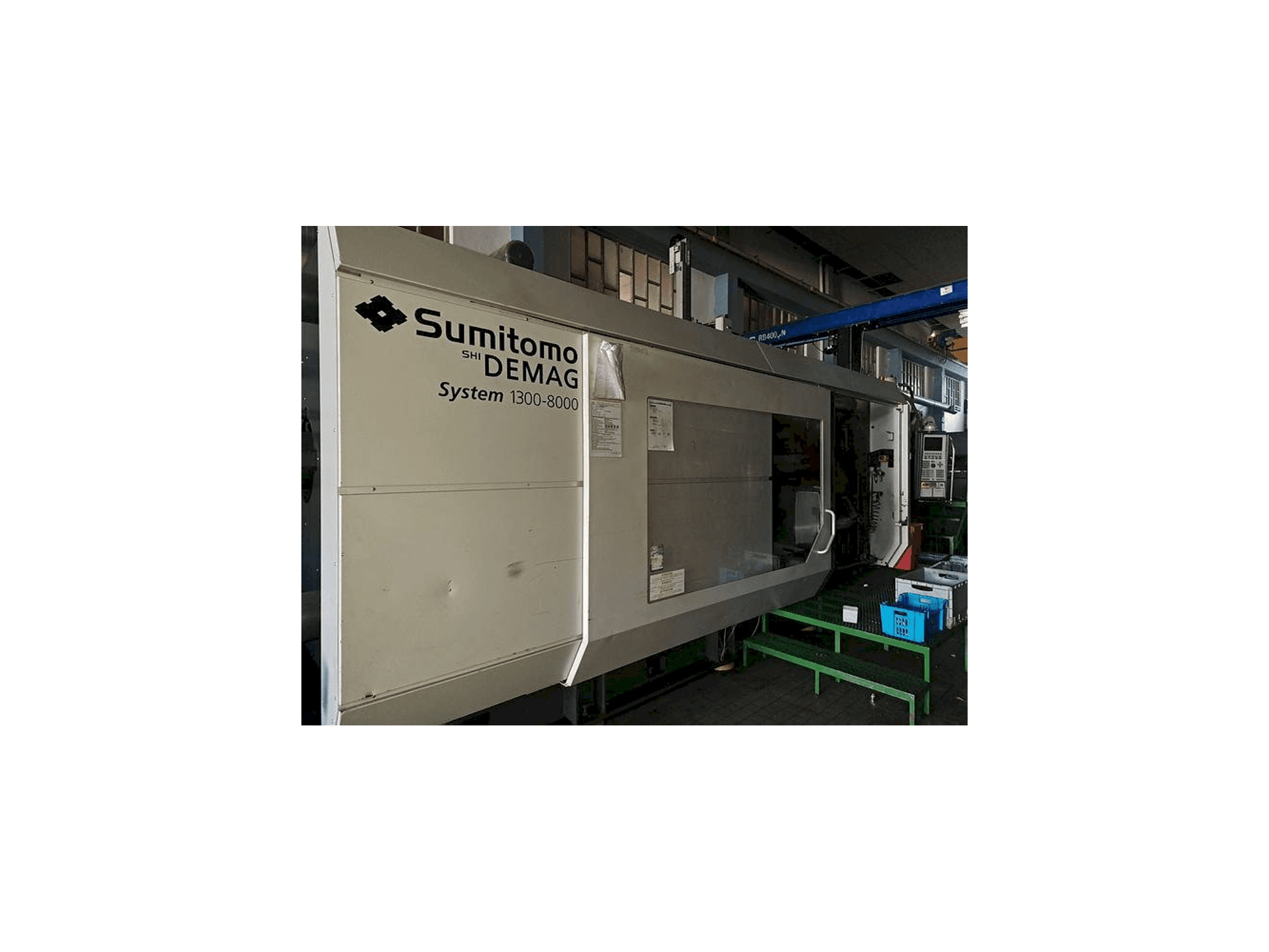 Čelní pohled na Sumitomo Demag 1300-8000 stroj