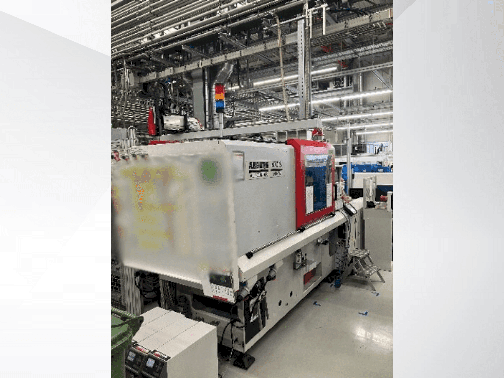 Čelní pohled na Arburg Allrounder 470 S 1300-350 stroj