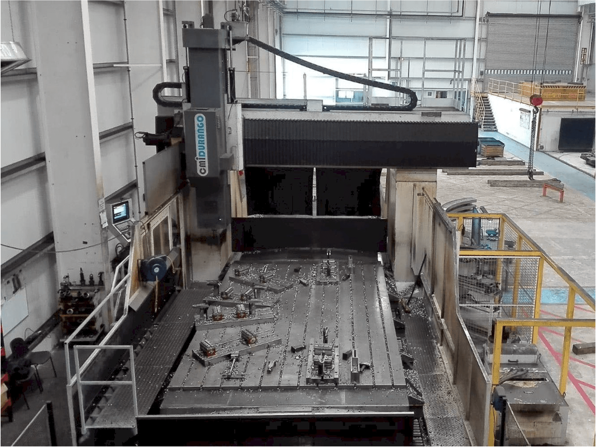 Čelní pohled na cmiDURANGO FPF310-5000 stroj