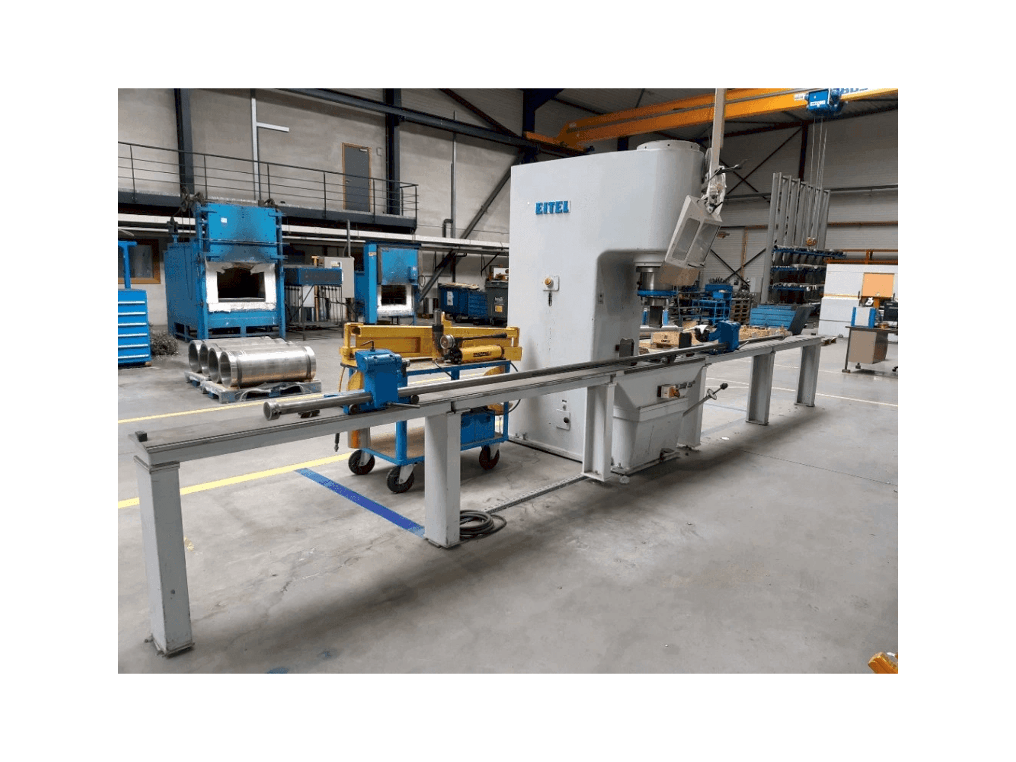 Čelní pohled na EITEL-PRESS RP 100 stroj