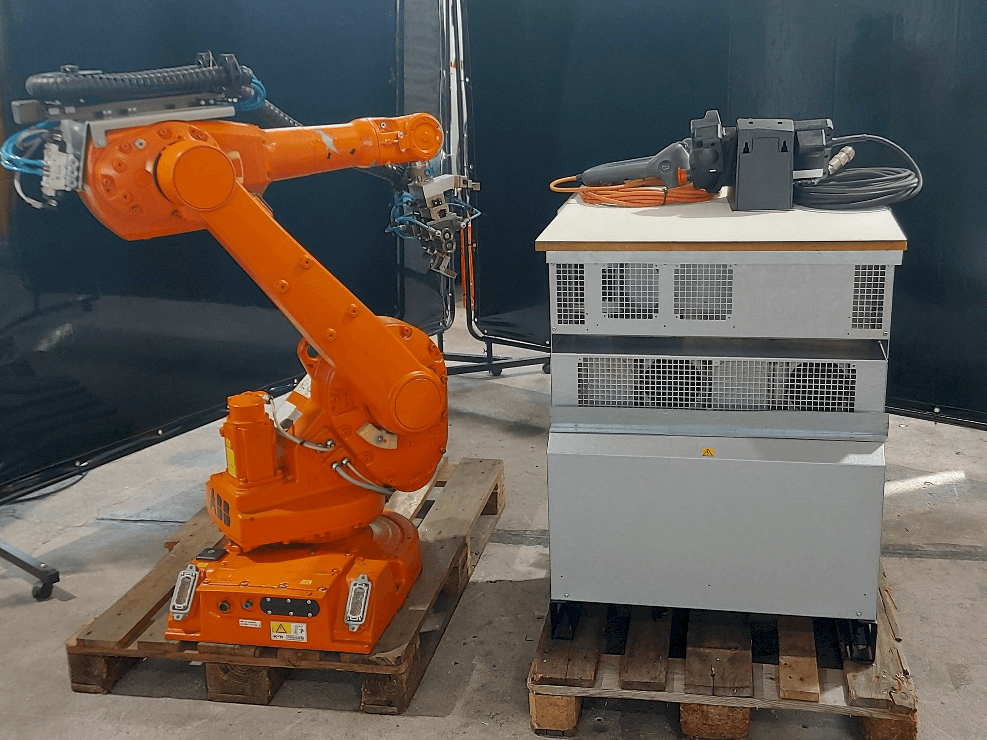 Čelní pohled na ABB IRB1600 stroj