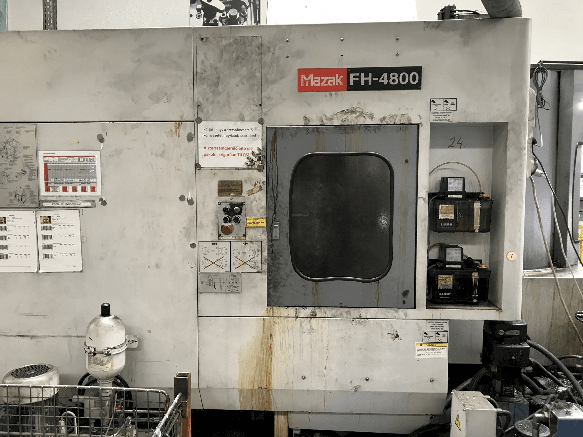 Levý boční pohled na Mazak FH-4800 40T stroj