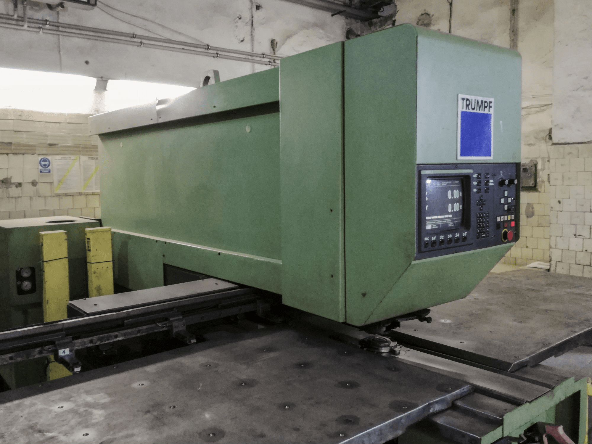 Levý pohled 1 na Trumpf Trumatic 235 stroj