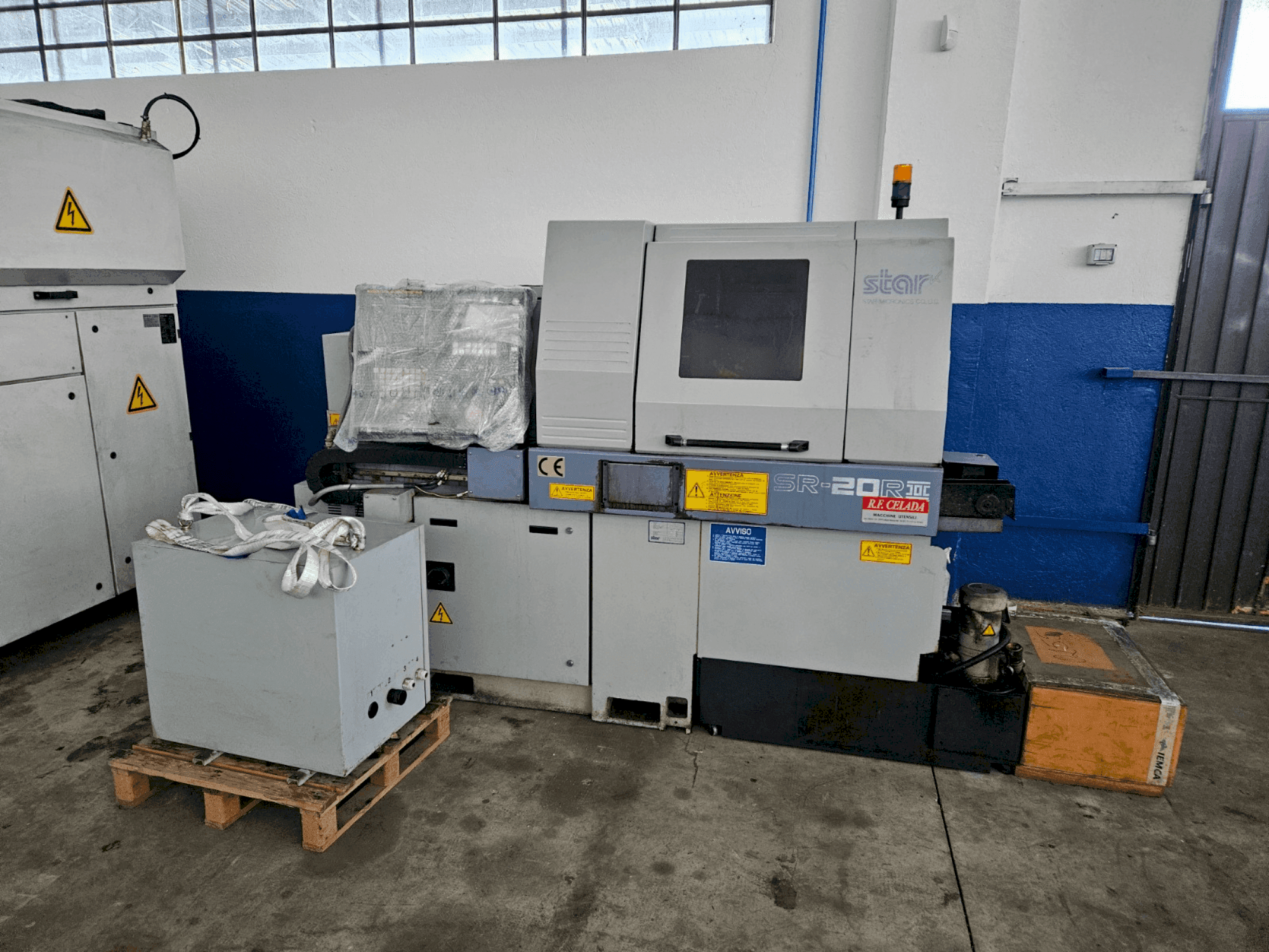 Čelní pohled na STAR MICRONICS SR 20R II stroj