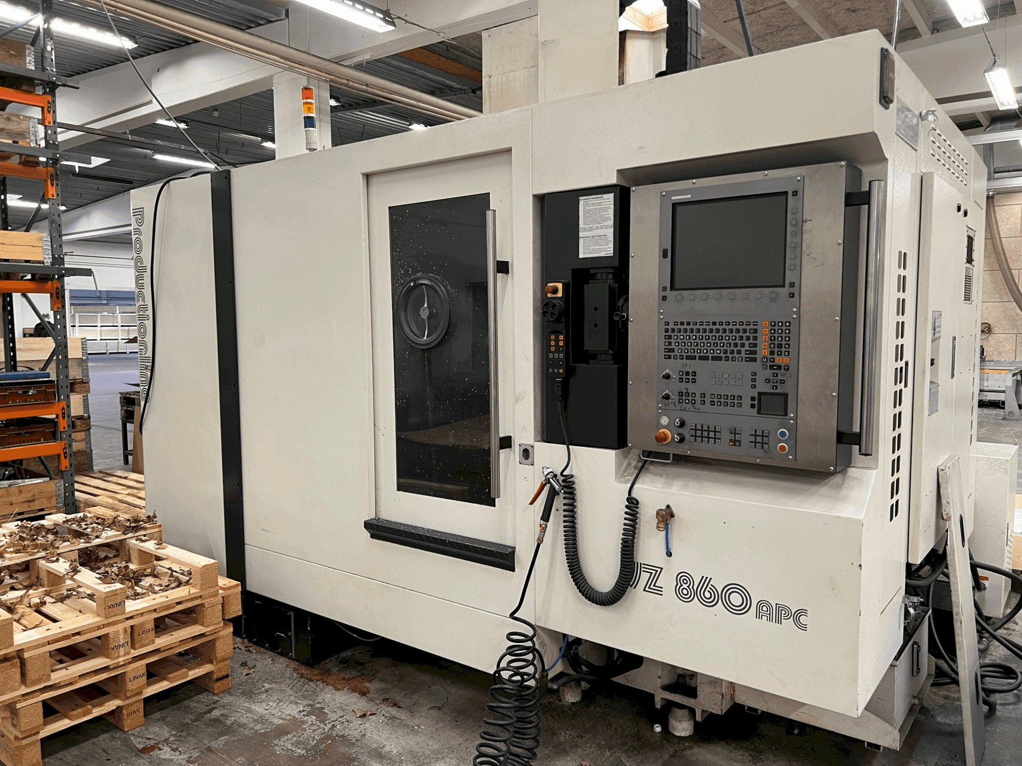 Čelní pohled na WEMAS VZ 860 APC stroj