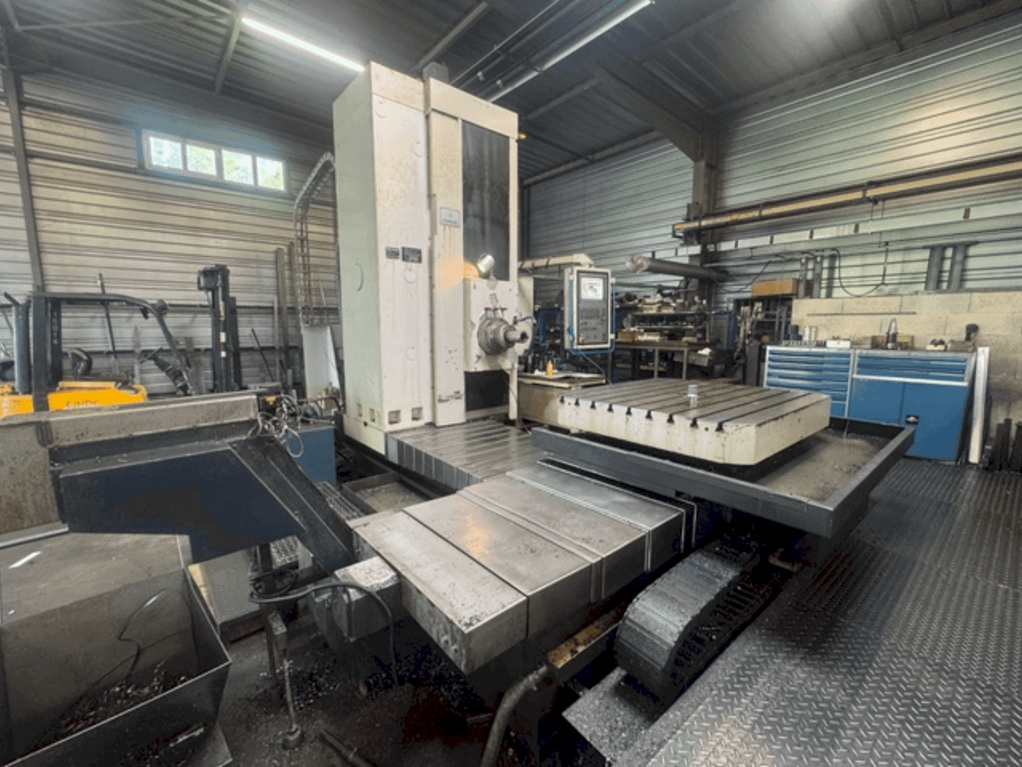 Čelní pohled na SMCTL PCB110 stroj