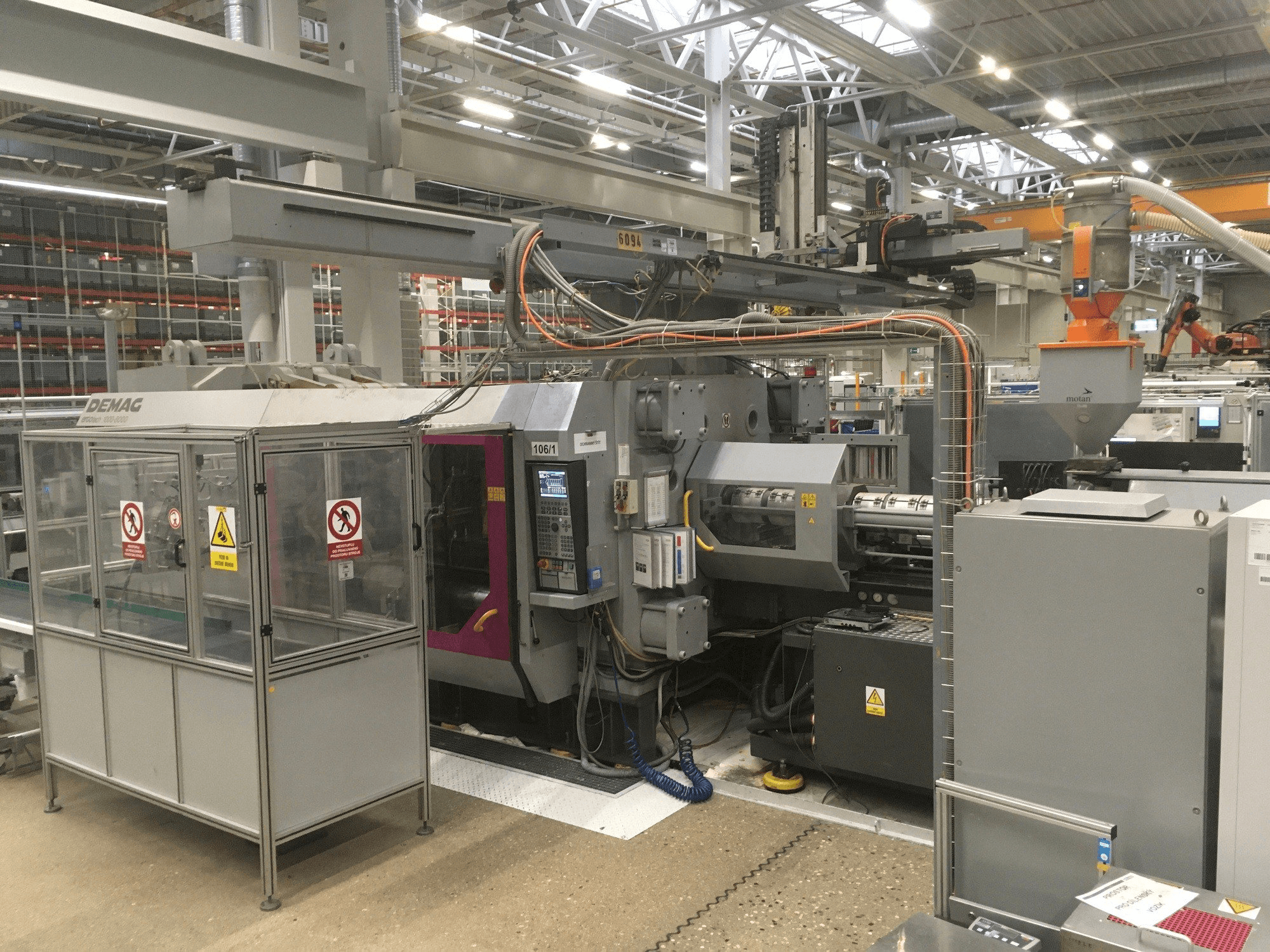 Čelní pohled na DEMAG Ergotech 1000-8000 stroj