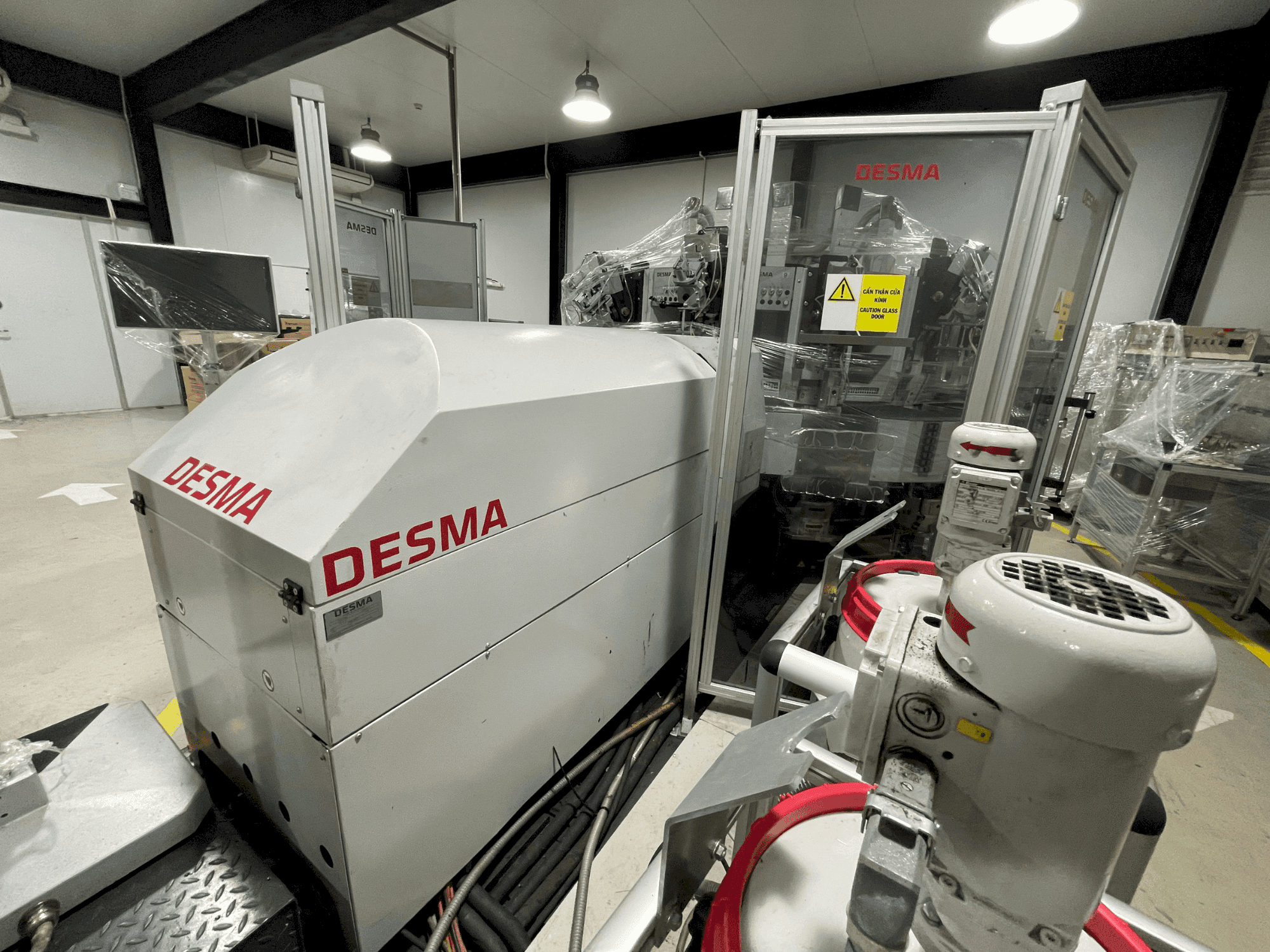 Čelní pohled na Kloeckner Desma PU D522/12-LDI stroj
