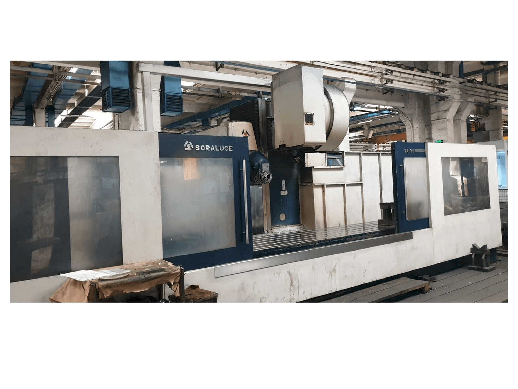 Čelní pohled na Soraluce TA 35 stroj
