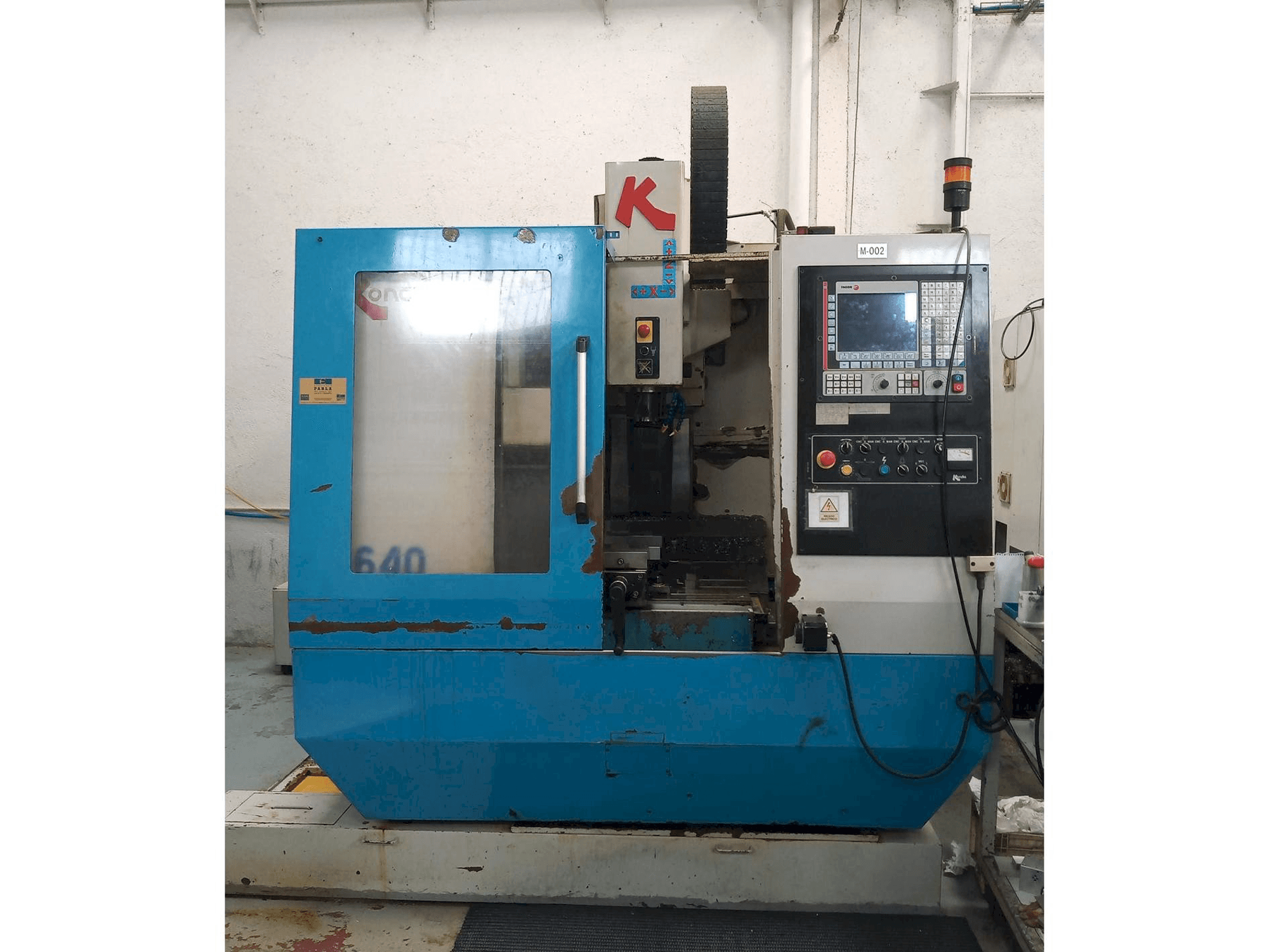 Čelní pohled na KONDIA B-640 stroj