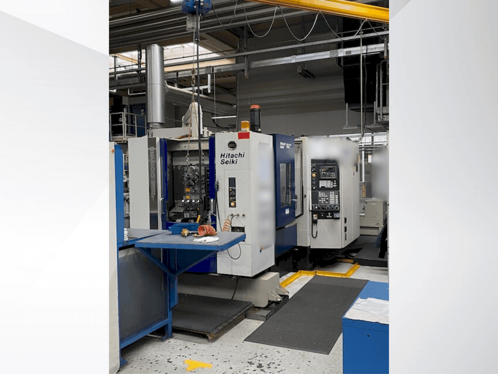 Čelní pohled na HITACHI SEIKI HS 400 stroj