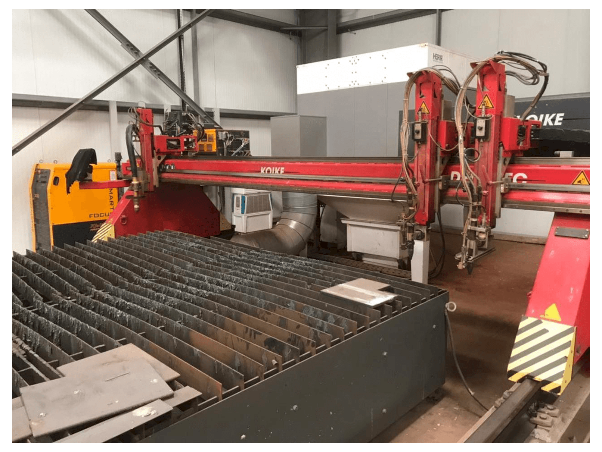 Čelní pohled na KOIKE Deltatec 4500 stroj