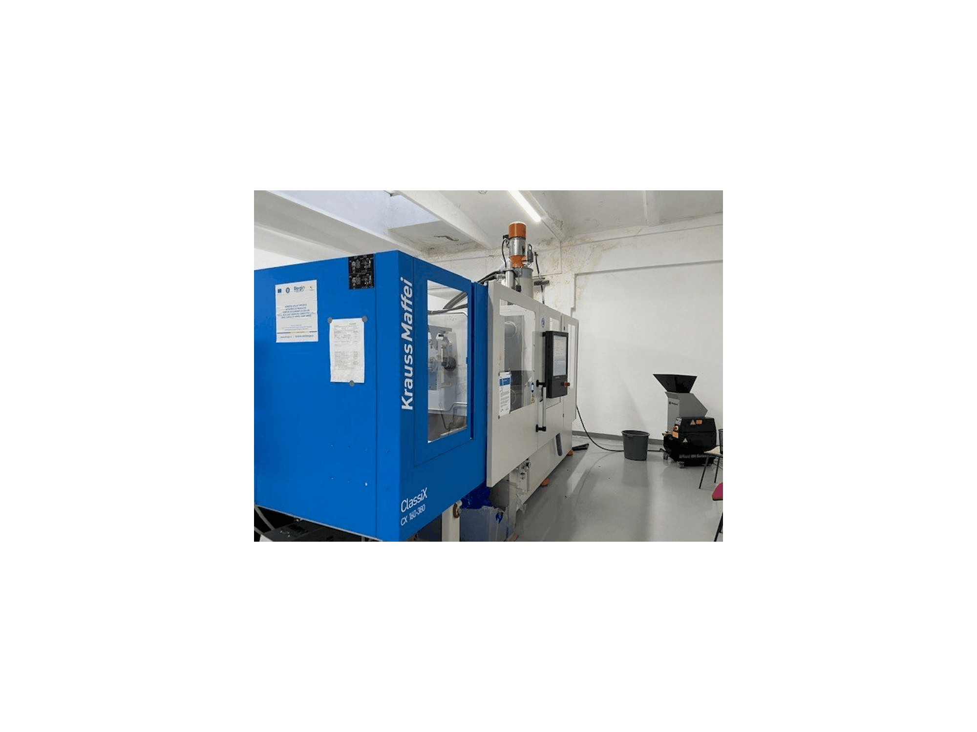 Levý boční pohled na Krauss Maffei ClassiX CX 160-380 stroj