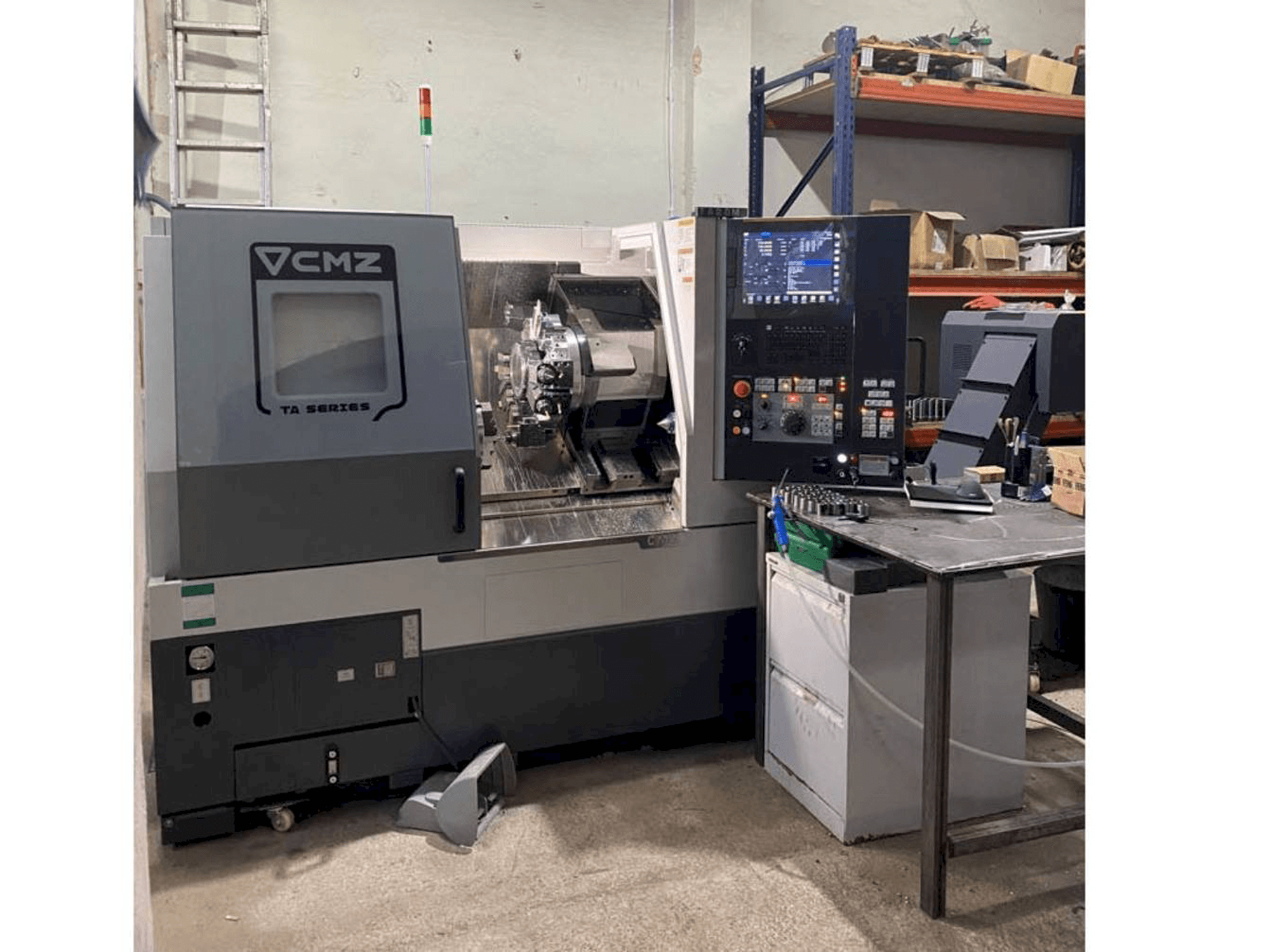 Čelní pohled na CMZ TA20M Z640 stroj