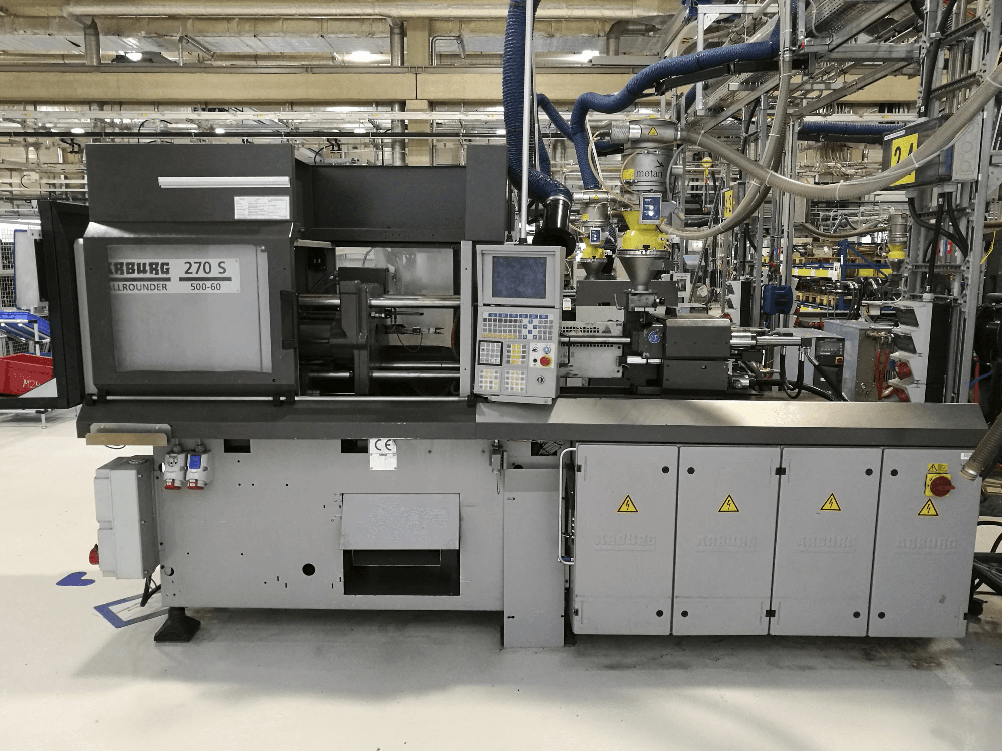 Čelní pohled na Arburg 270S 500-60 stroj