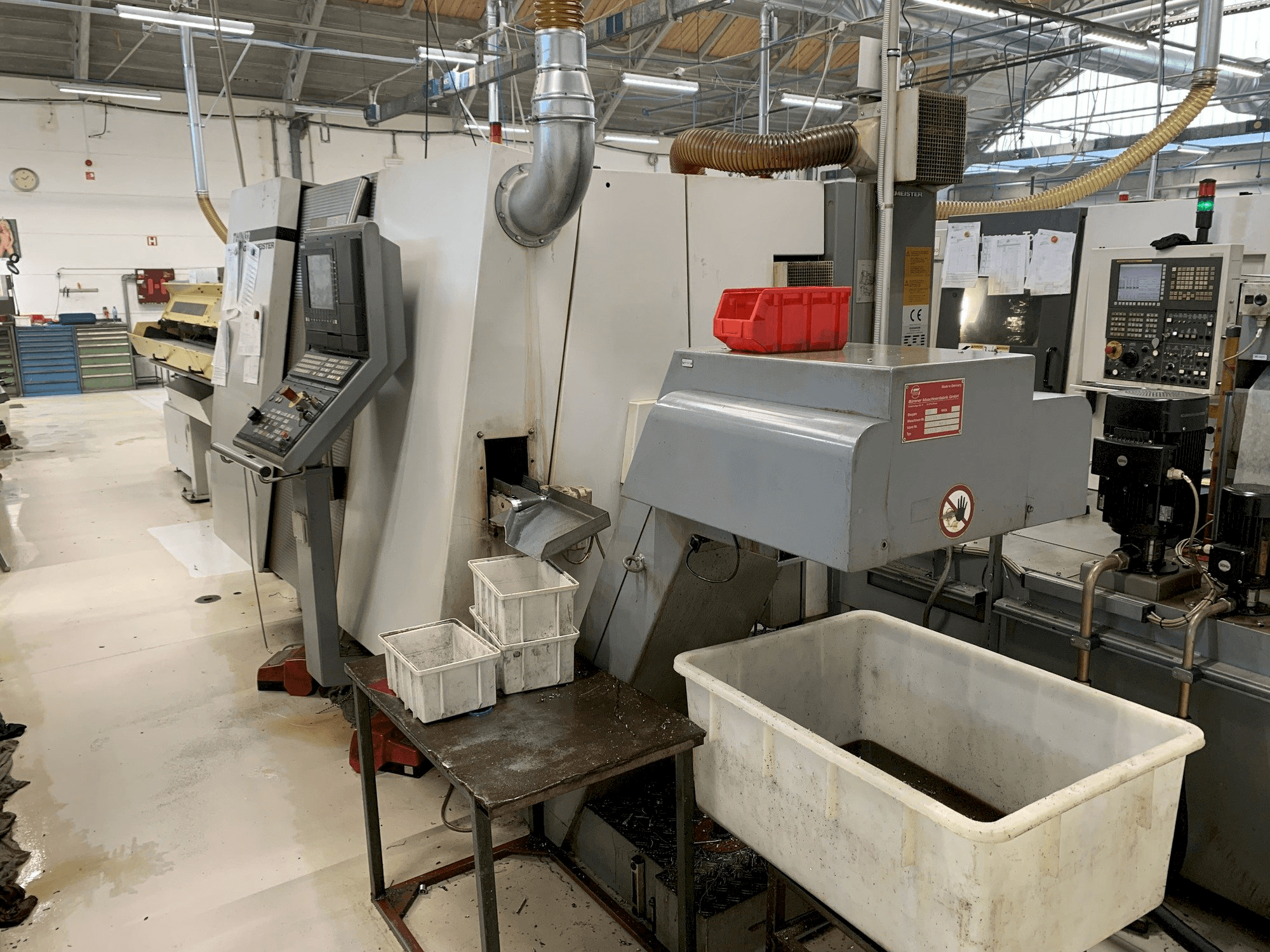 Čelní pohled na Gildemeister Twin 32 stroj