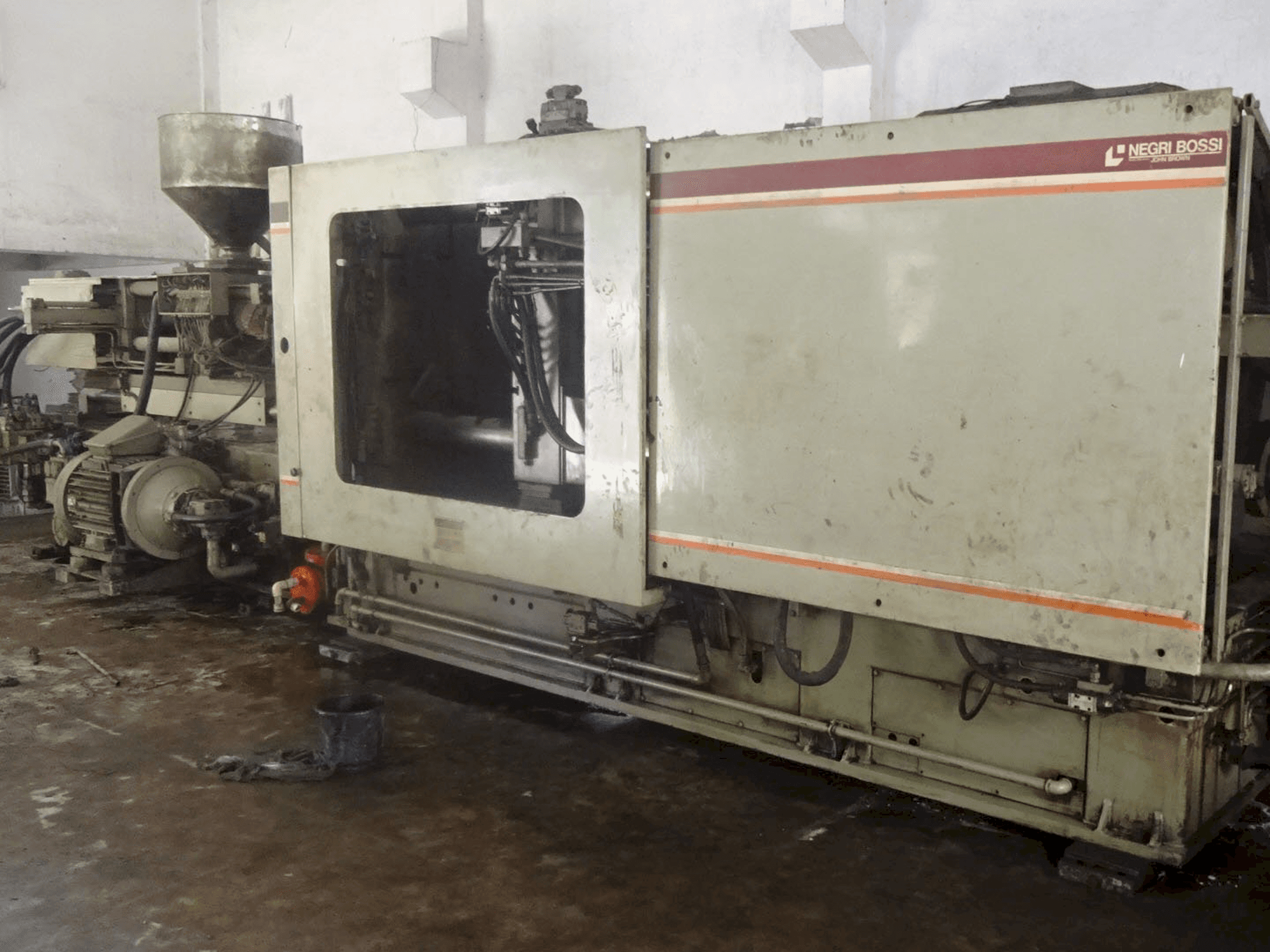 Pravý pohled na Negri Bossi NB 700 stroj
