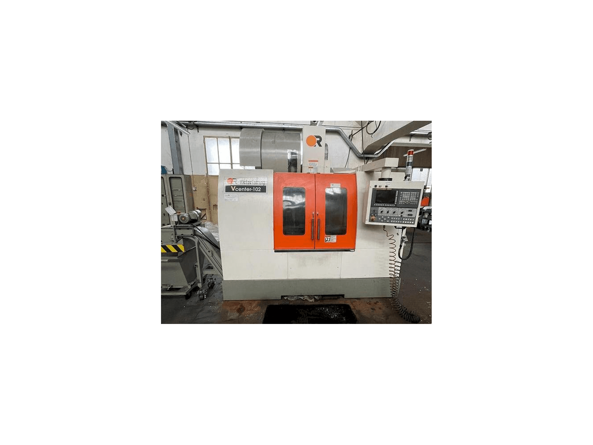 Čelní pohled na Victor VCENTER 102 stroj