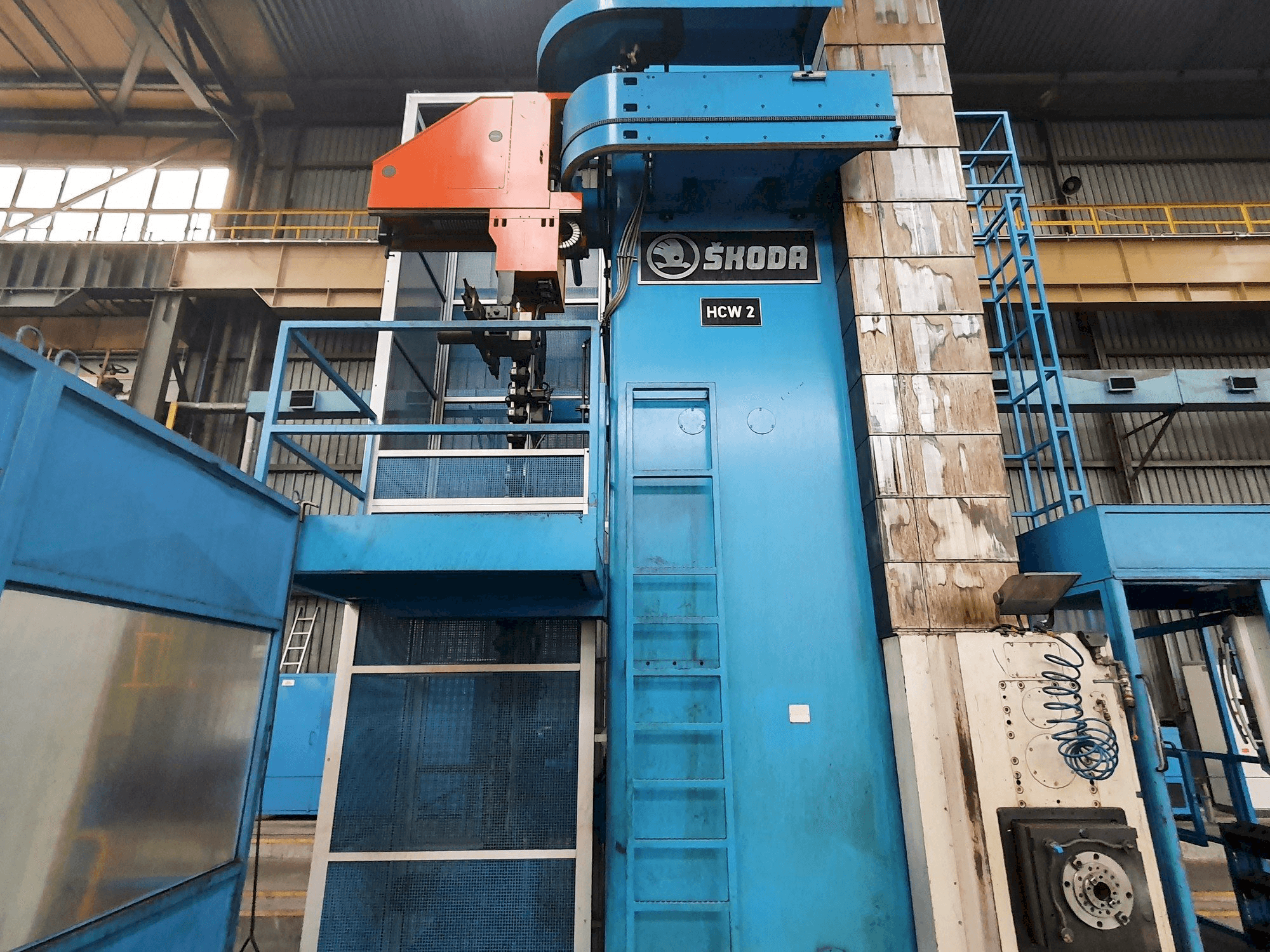 Čelní pohled na SKODA HCW 2-200 DUO stroj