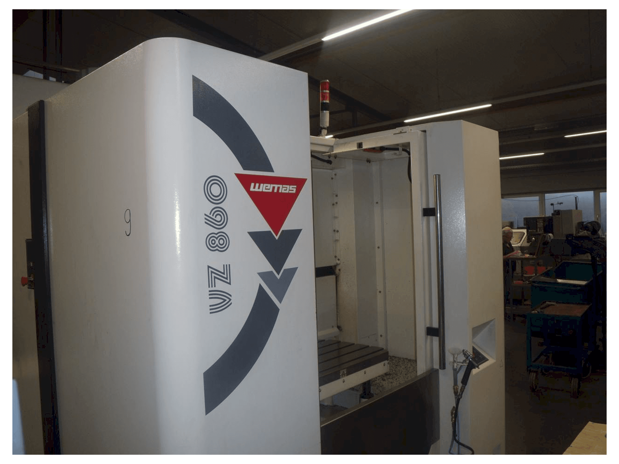 Čelní pohled na WEMAS VZ 860 APC stroj