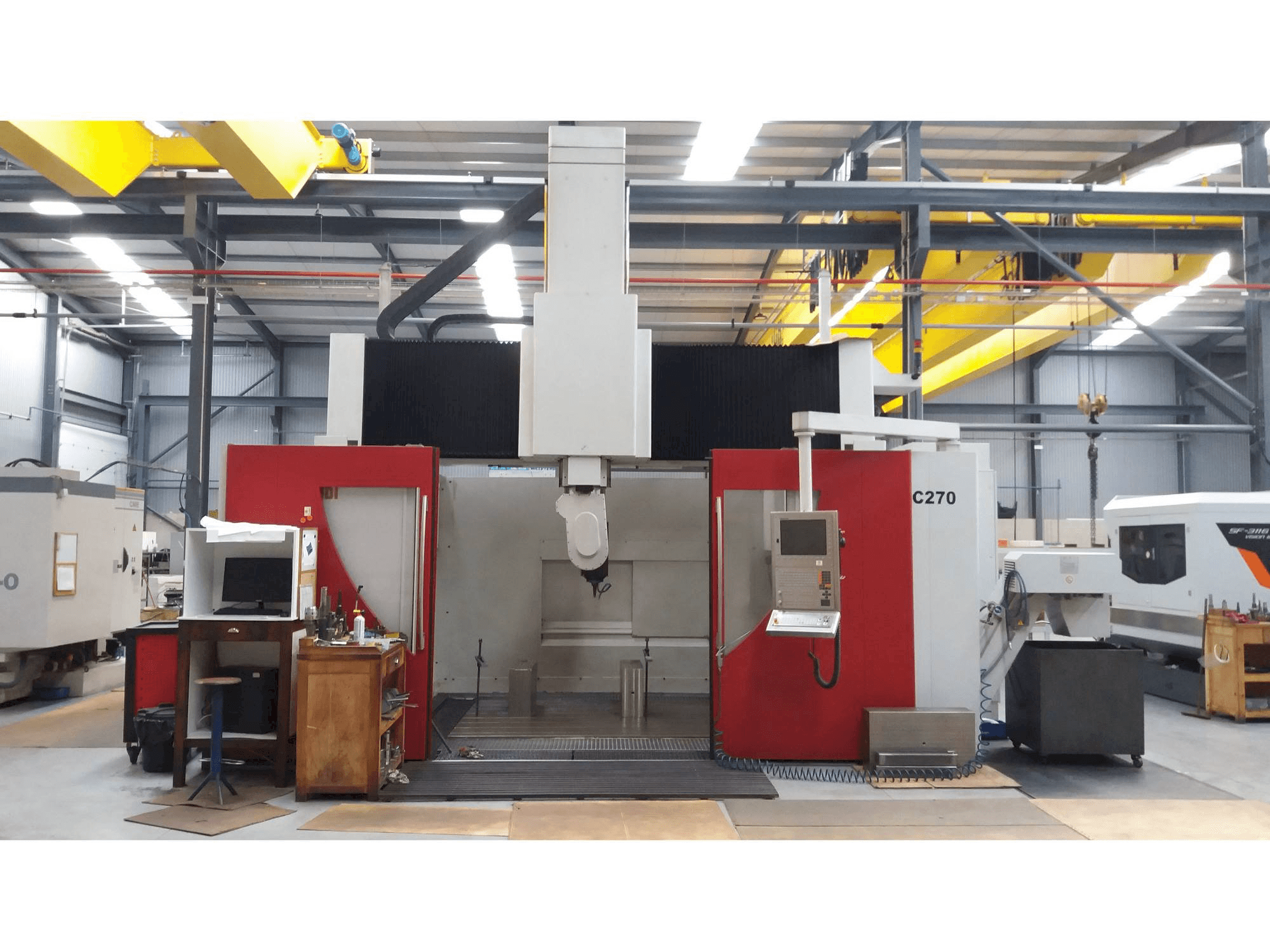 Čelní pohled na Rambaudi RC 270 stroj