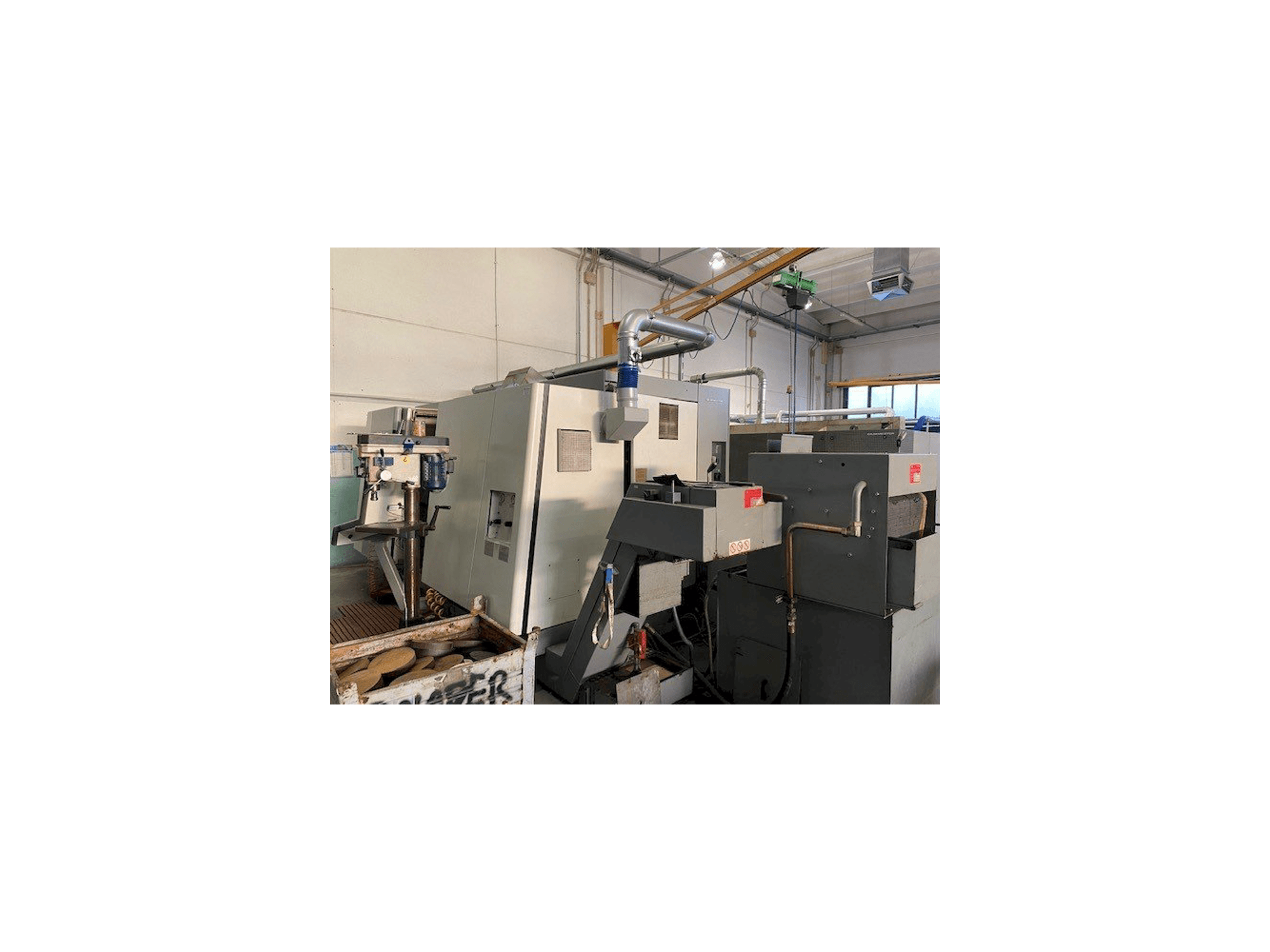 Čelní pohled na Gildemeister GMX200 stroj