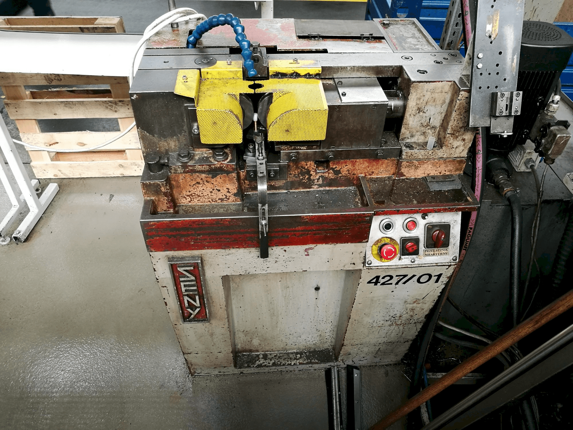 Čelní pohled na SENY D30E stroj