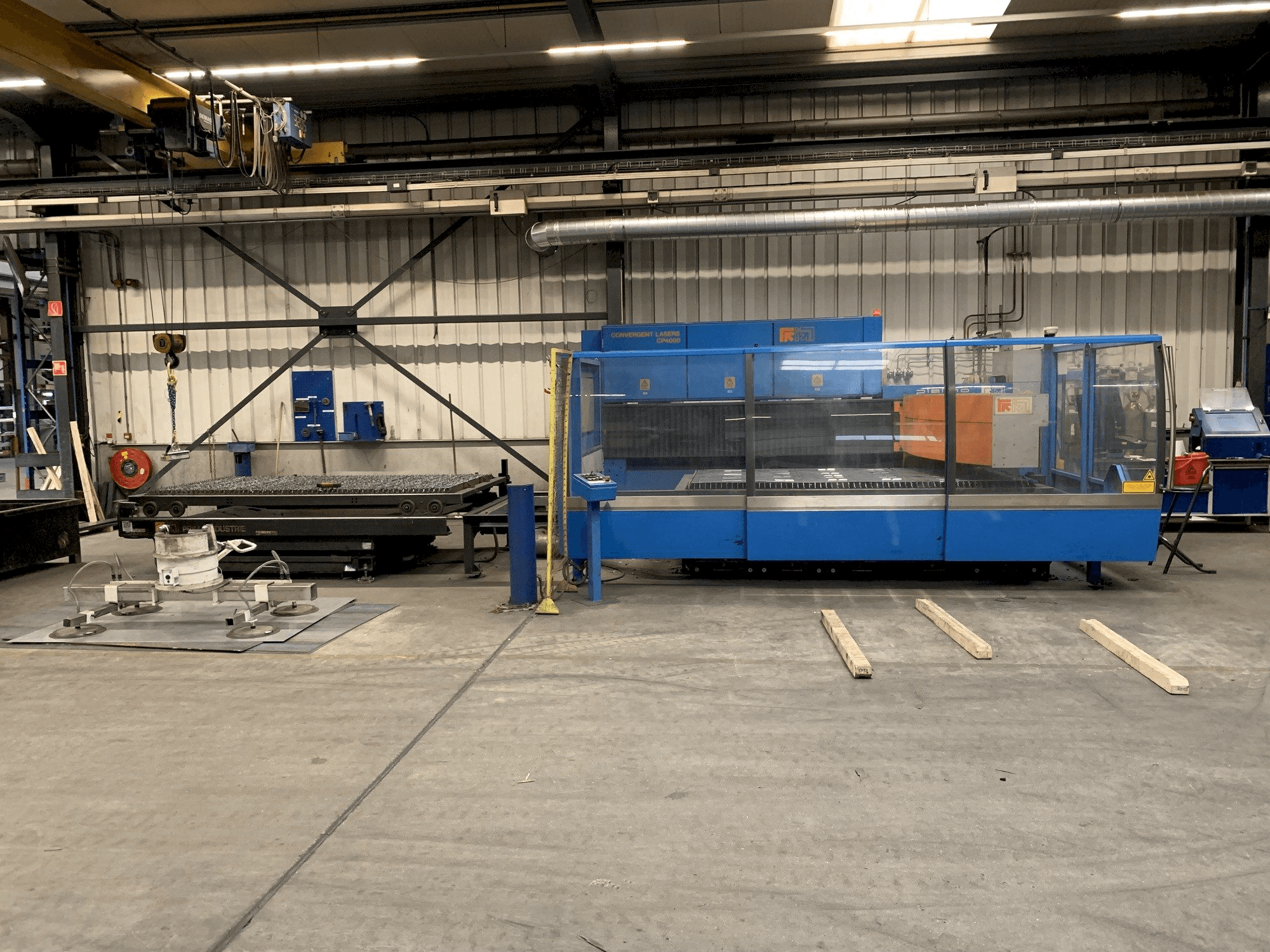 Čelní pohled na Prima Power Platino 1530 4,0 kW C02 stroj