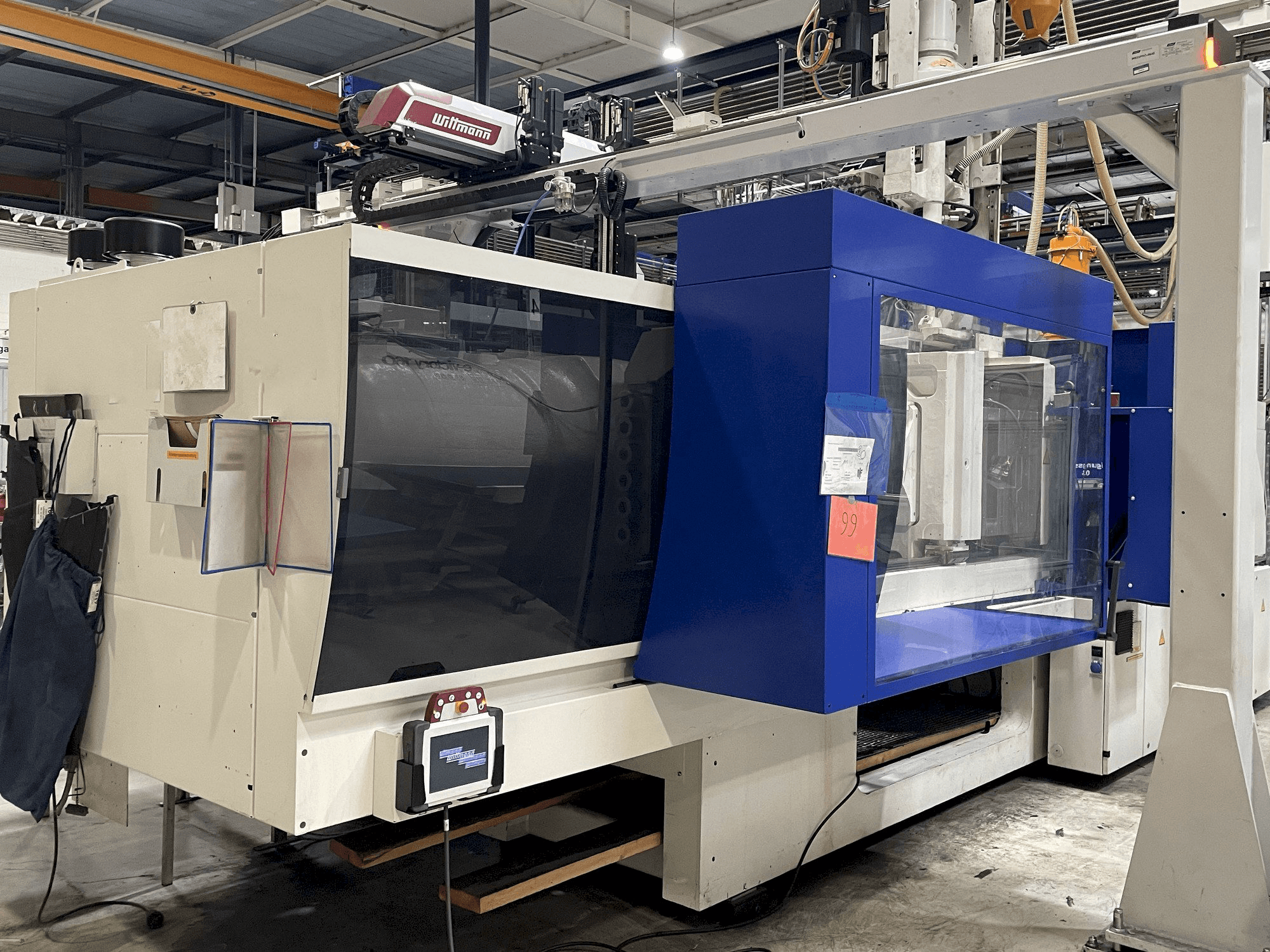 Čelní pohled na ENGEL e-vc 1340H/310V/400 Combi stroj