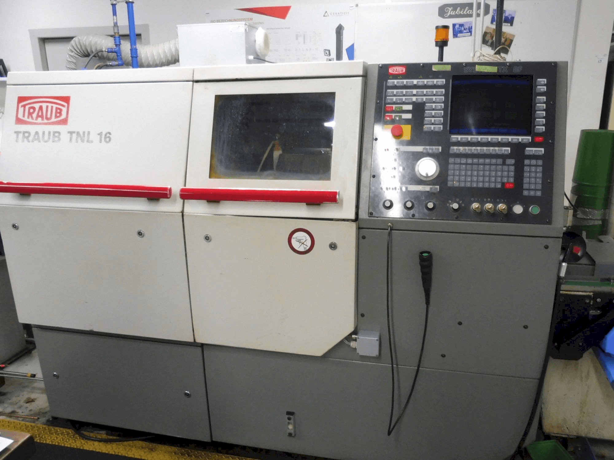 Čelní pohled na TRAUB TNL 16 stroj