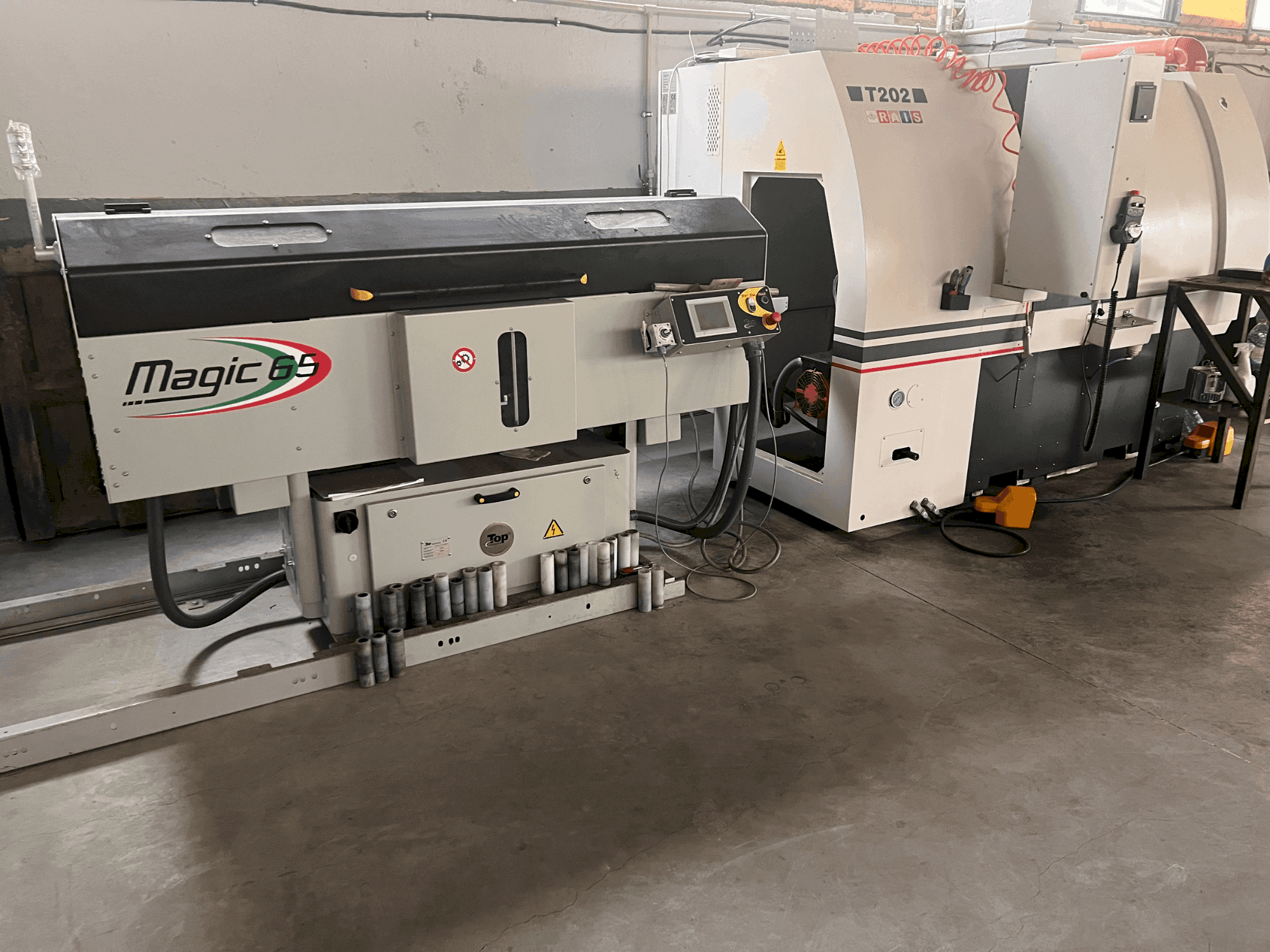 Čelní pohled na RAIS T202 stroj