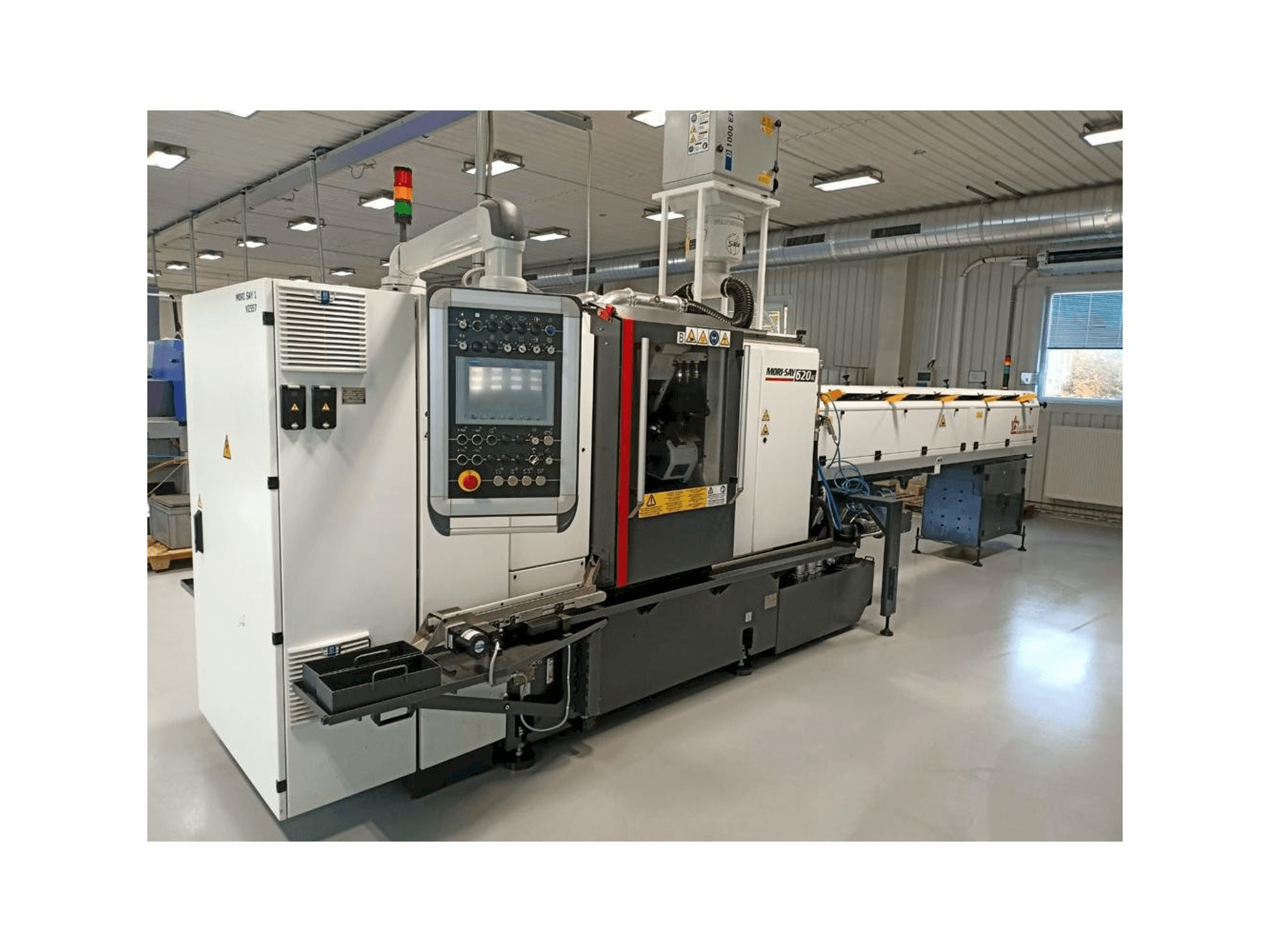 Čelní pohled na MORI SAY 620 AC stroj